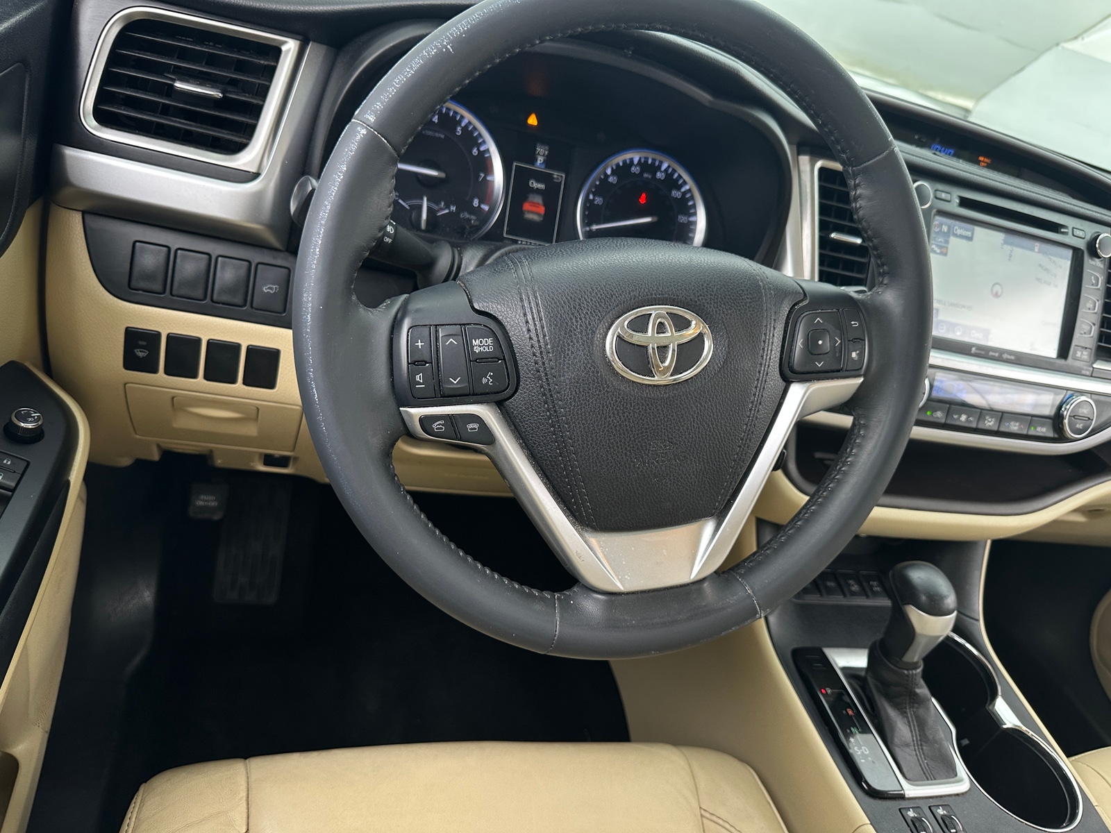 Thumbnail: 2016 Toyota Highlander - 4
