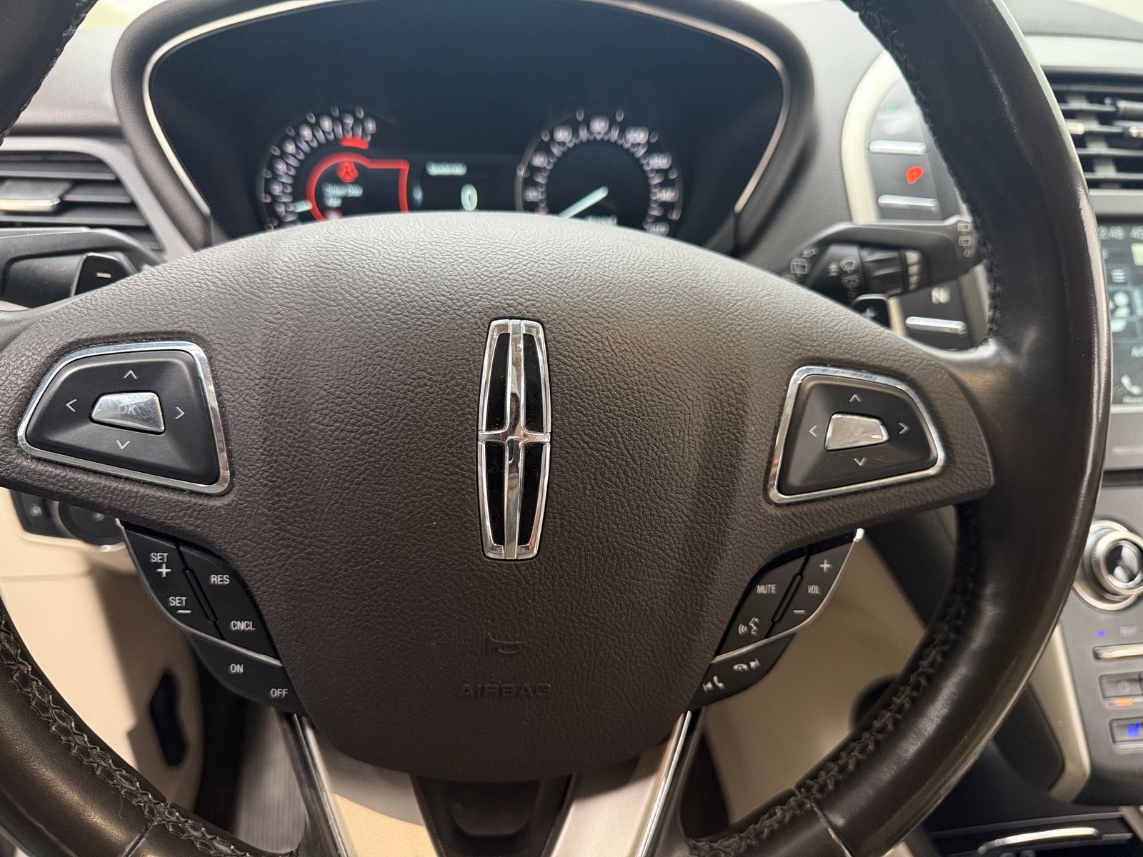 Thumbnail: 2018 Lincoln MKC - 4