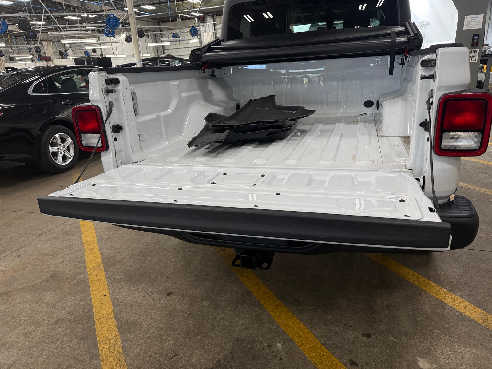 Thumbnail: 2023 Jeep Gladiator - 7