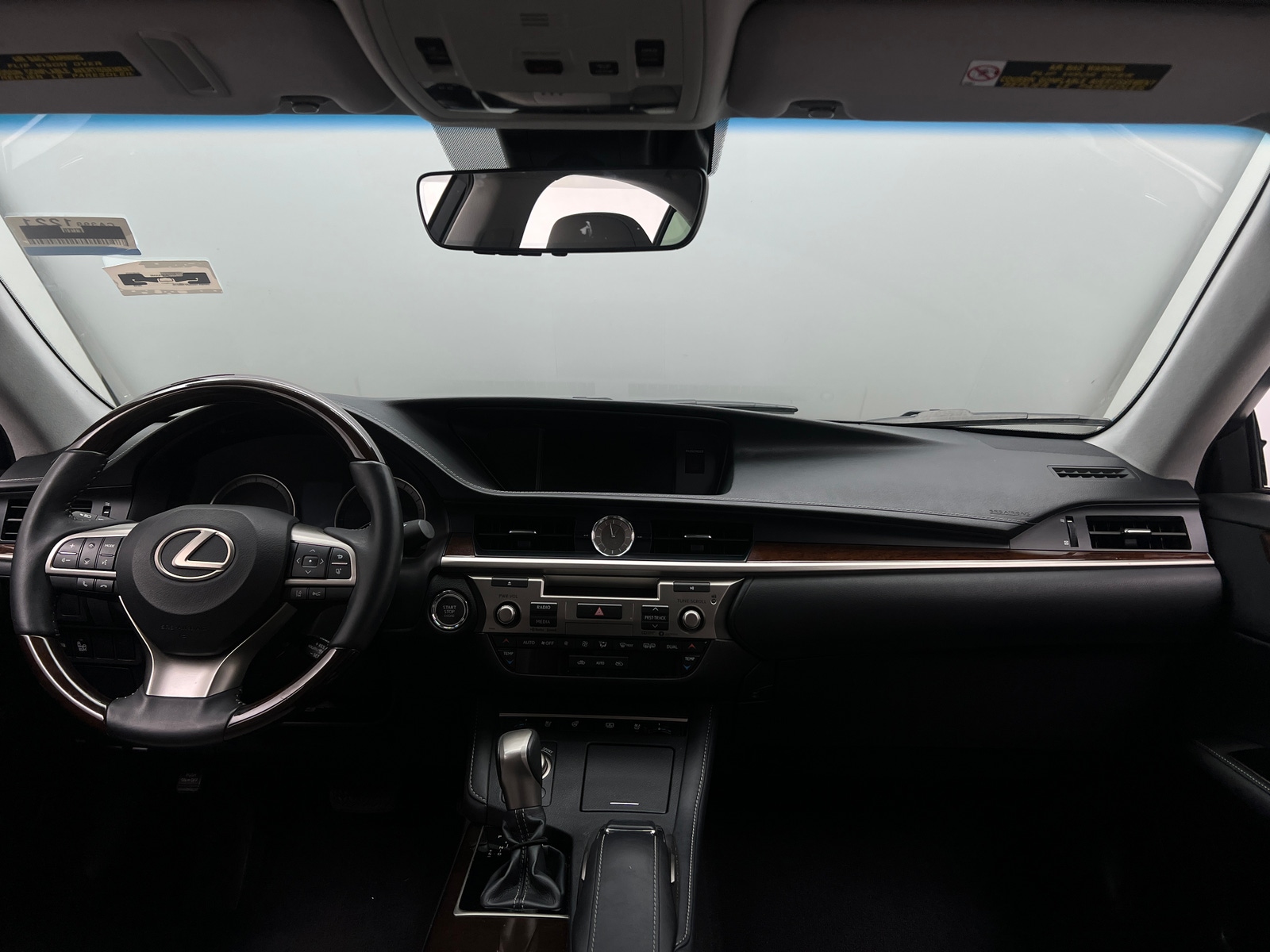 Thumbnail: 2018 Lexus ES - 2