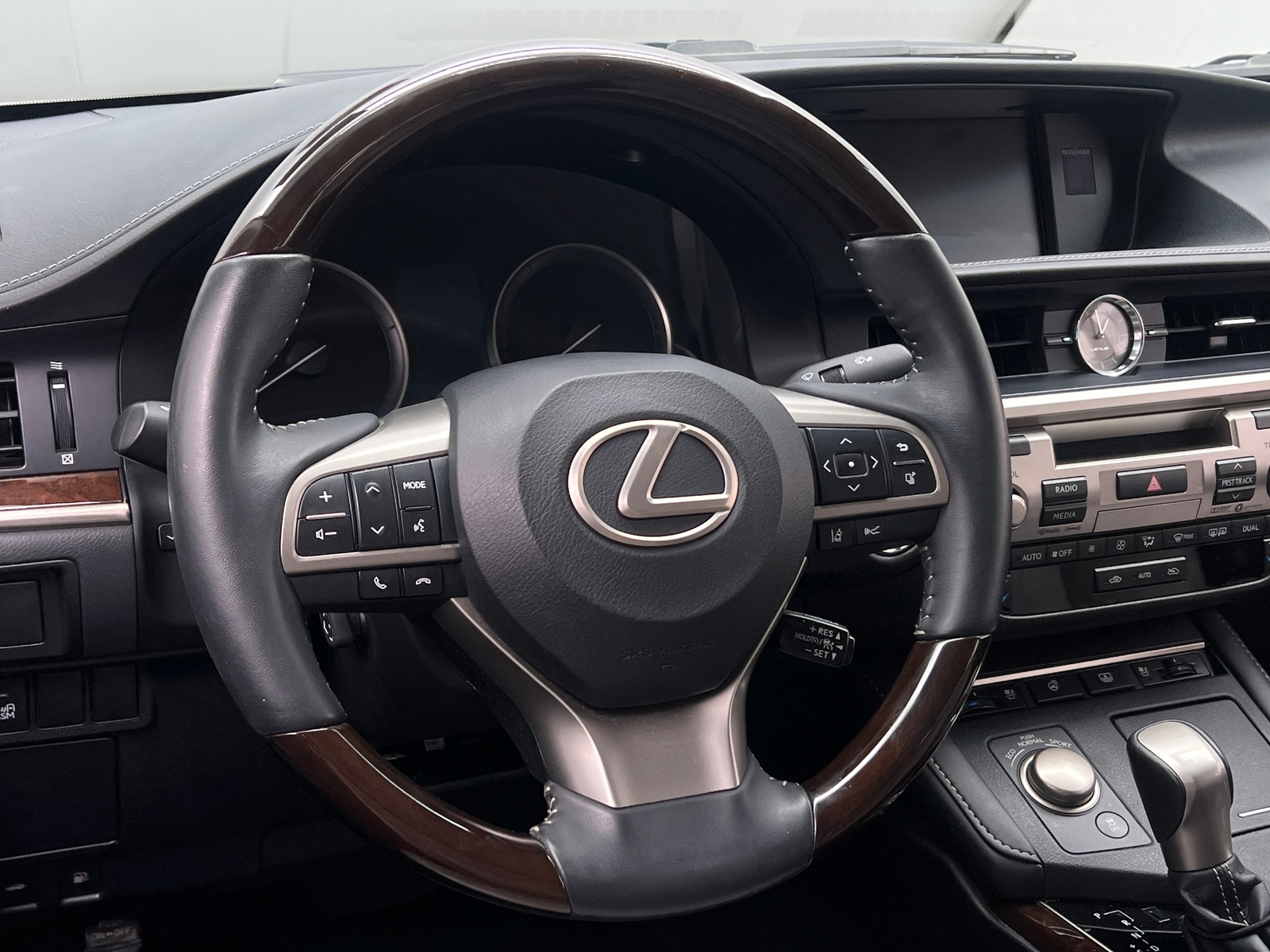 Thumbnail: 2018 Lexus ES - 4