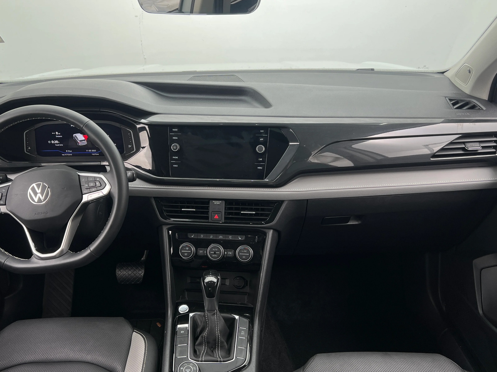 Thumbnail: 2022 Volkswagen Taos - 3