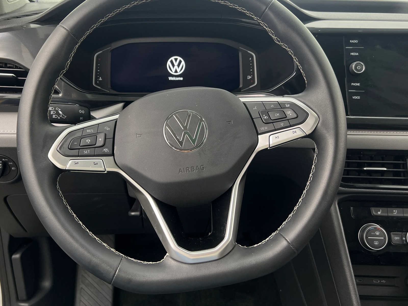 Thumbnail: 2022 Volkswagen Taos - 5