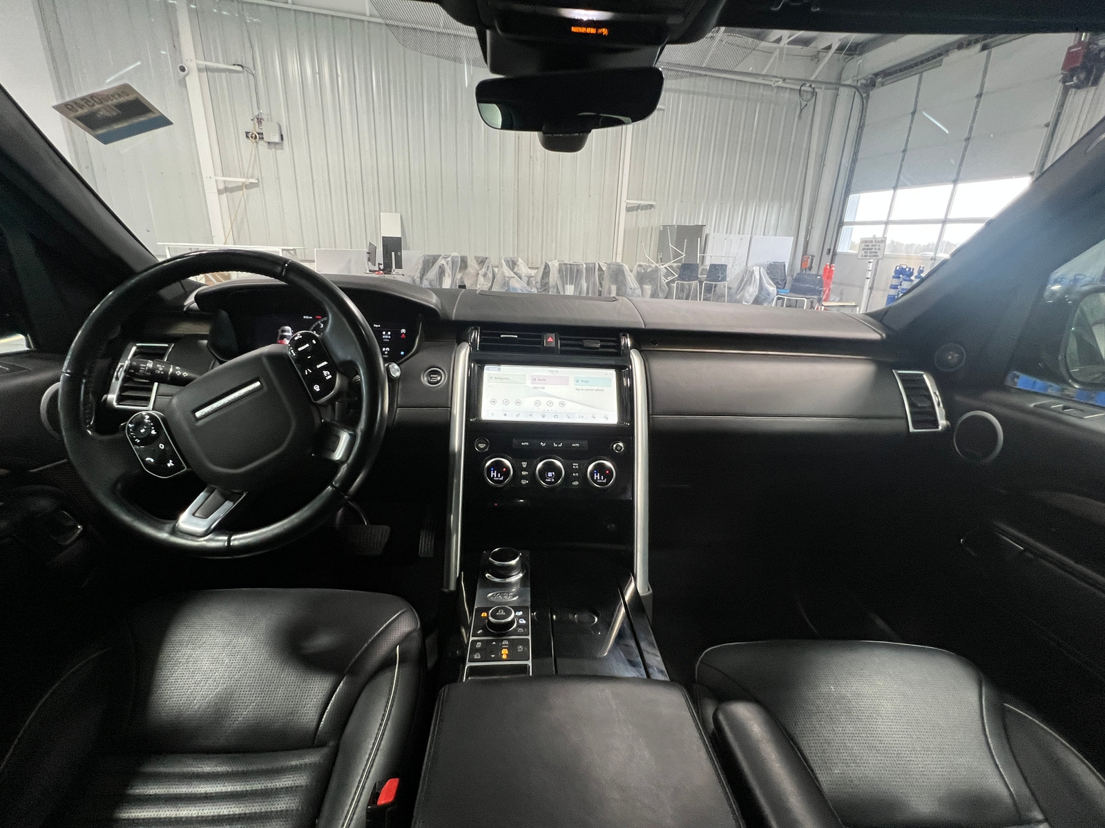 Thumbnail: 2019 Land Rover Discovery - 2