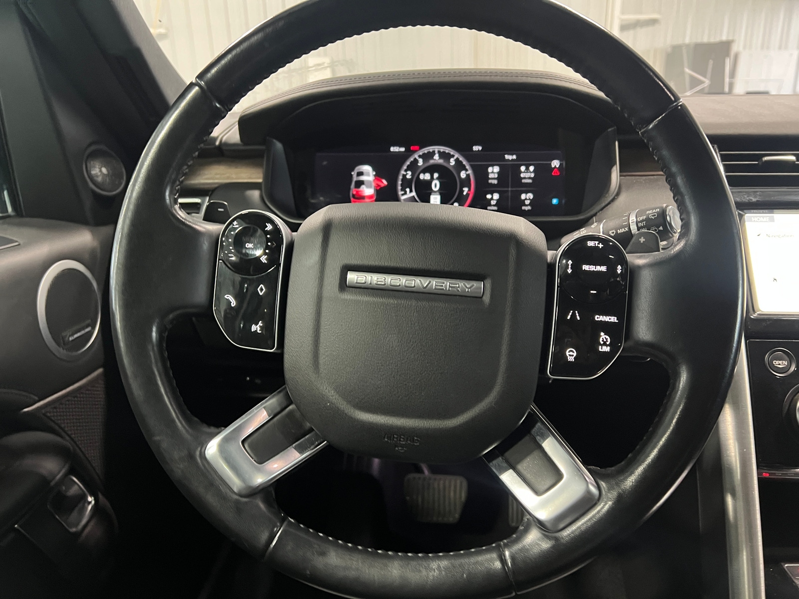 Thumbnail: 2019 Land Rover Discovery - 4