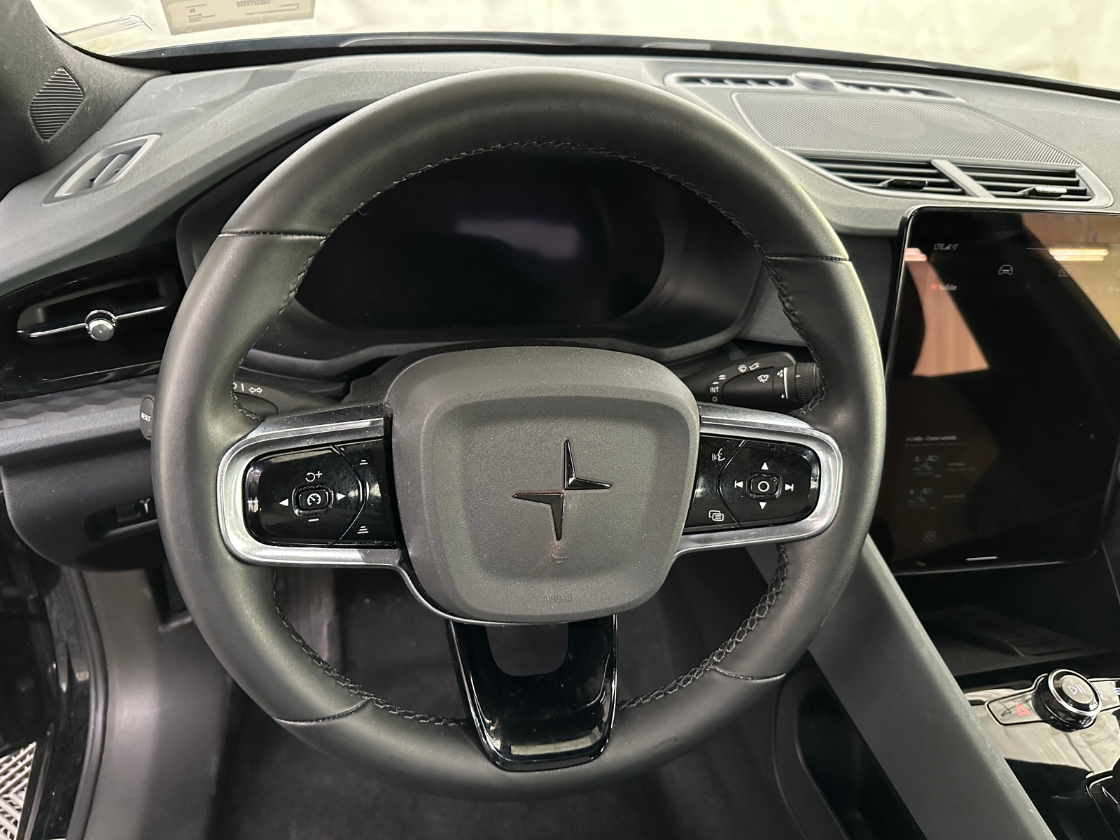 Thumbnail: 2022 Polestar 2 - 5