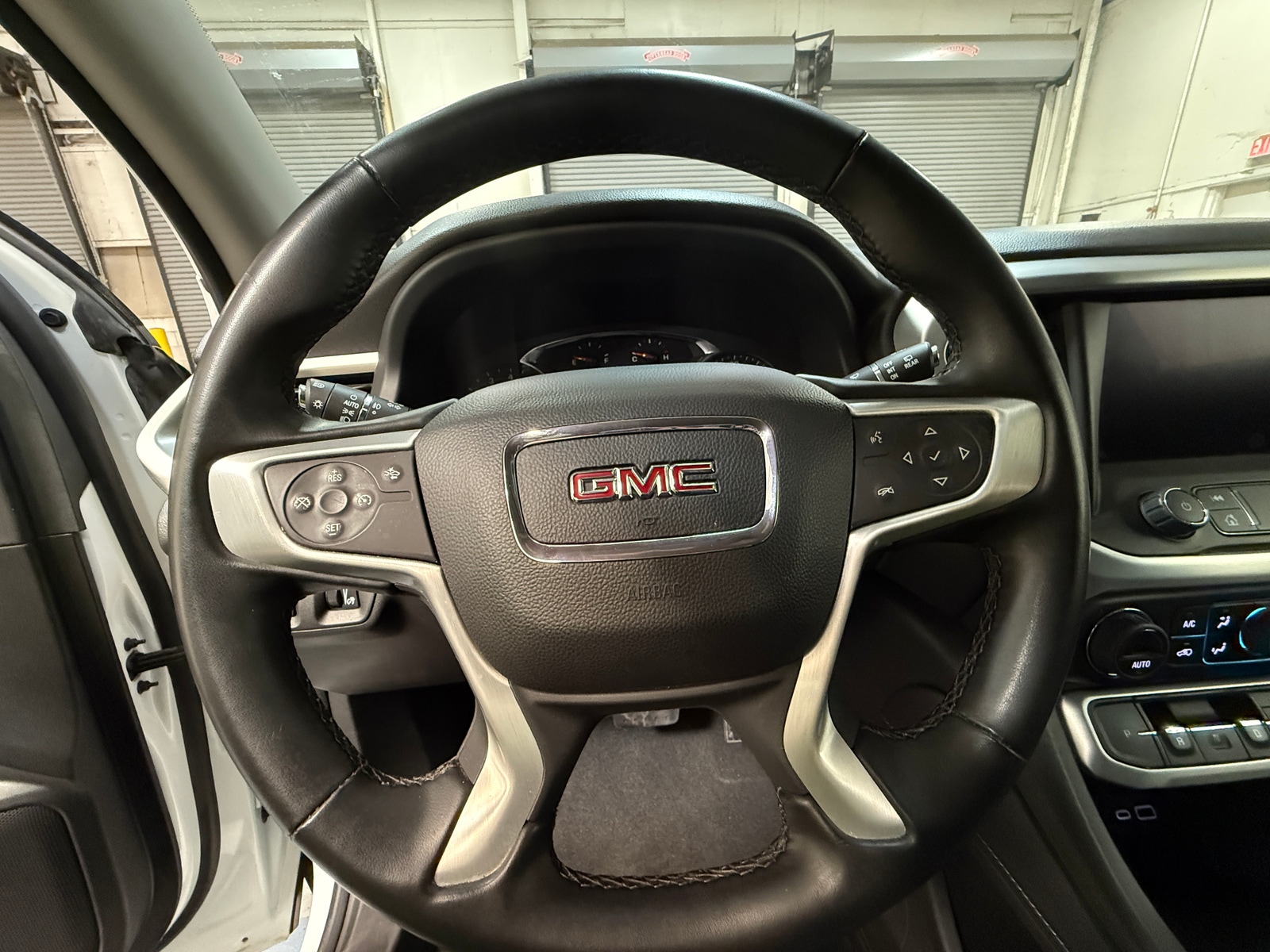 Thumbnail: 2023 GMC Acadia - 4