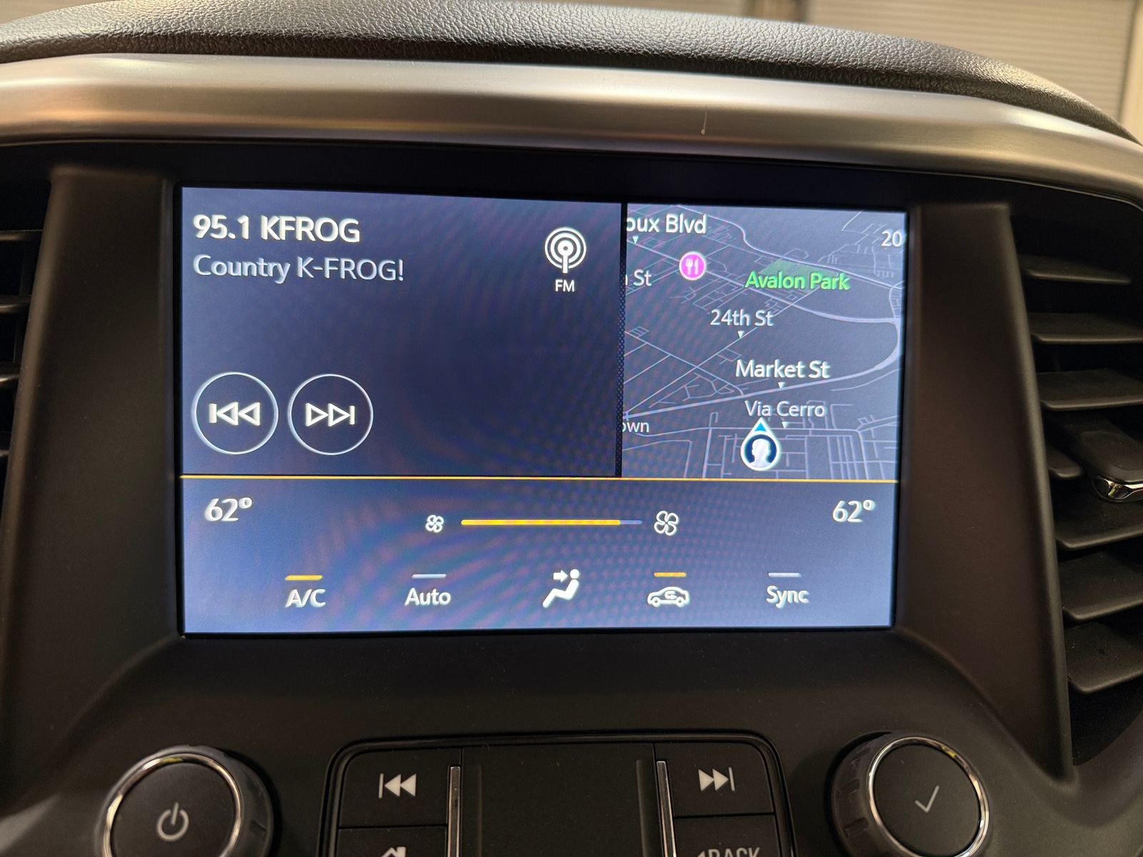 Thumbnail: 2023 GMC Acadia - 3