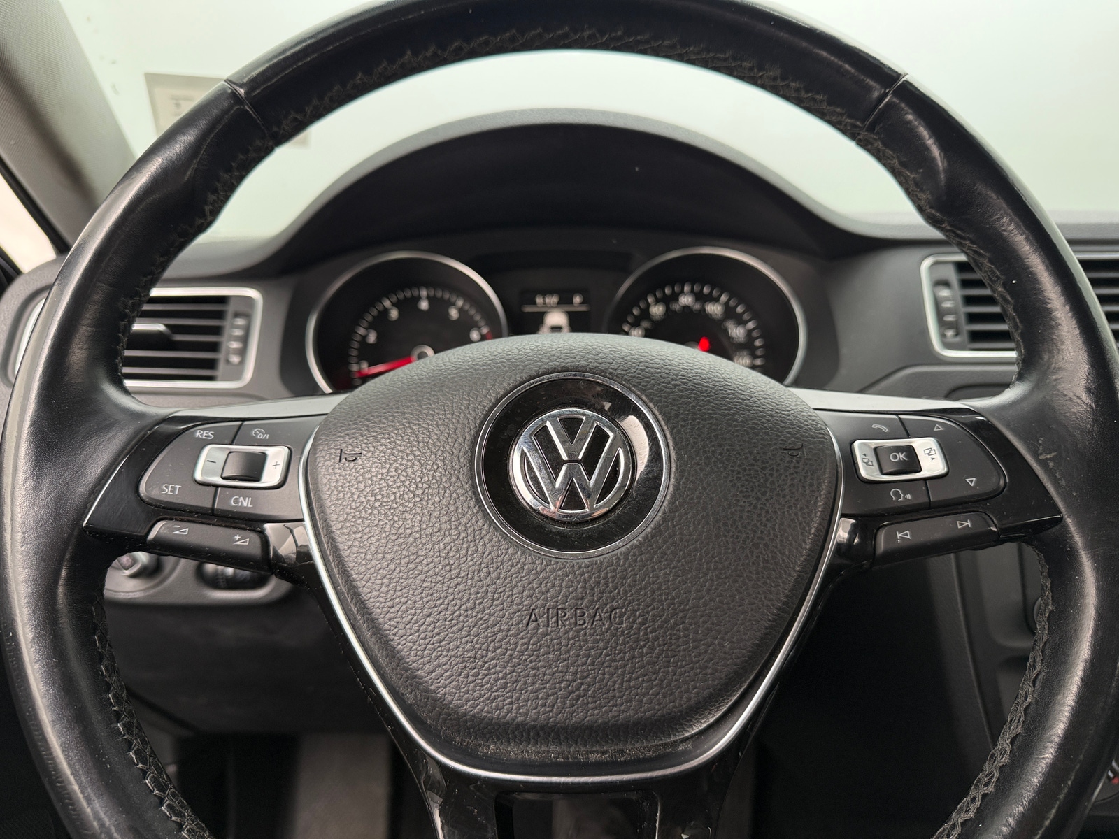 Thumbnail: 2017 Volkswagen Jetta - 4