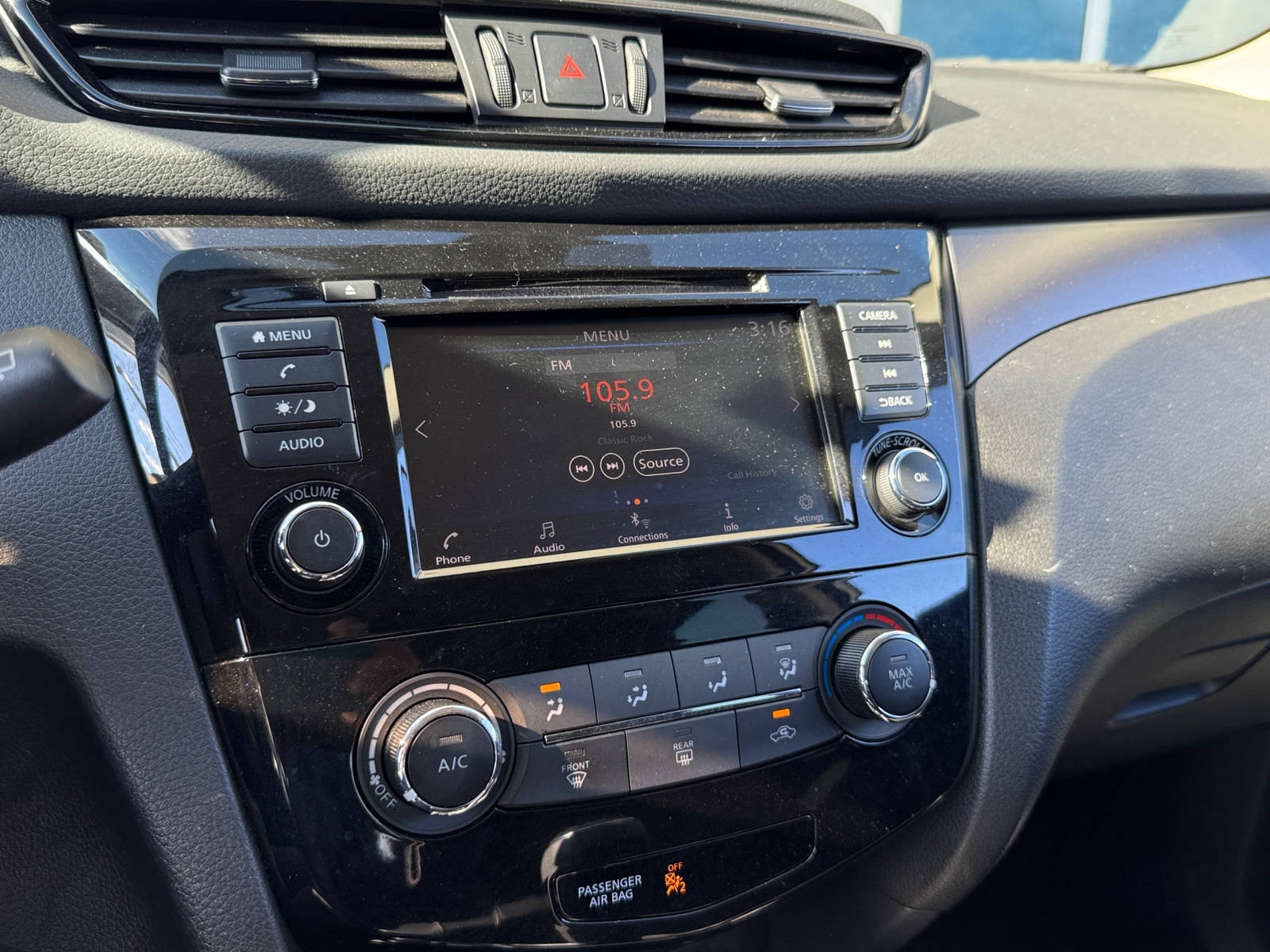 Thumbnail: 2020 Nissan Rogue Sport - 4