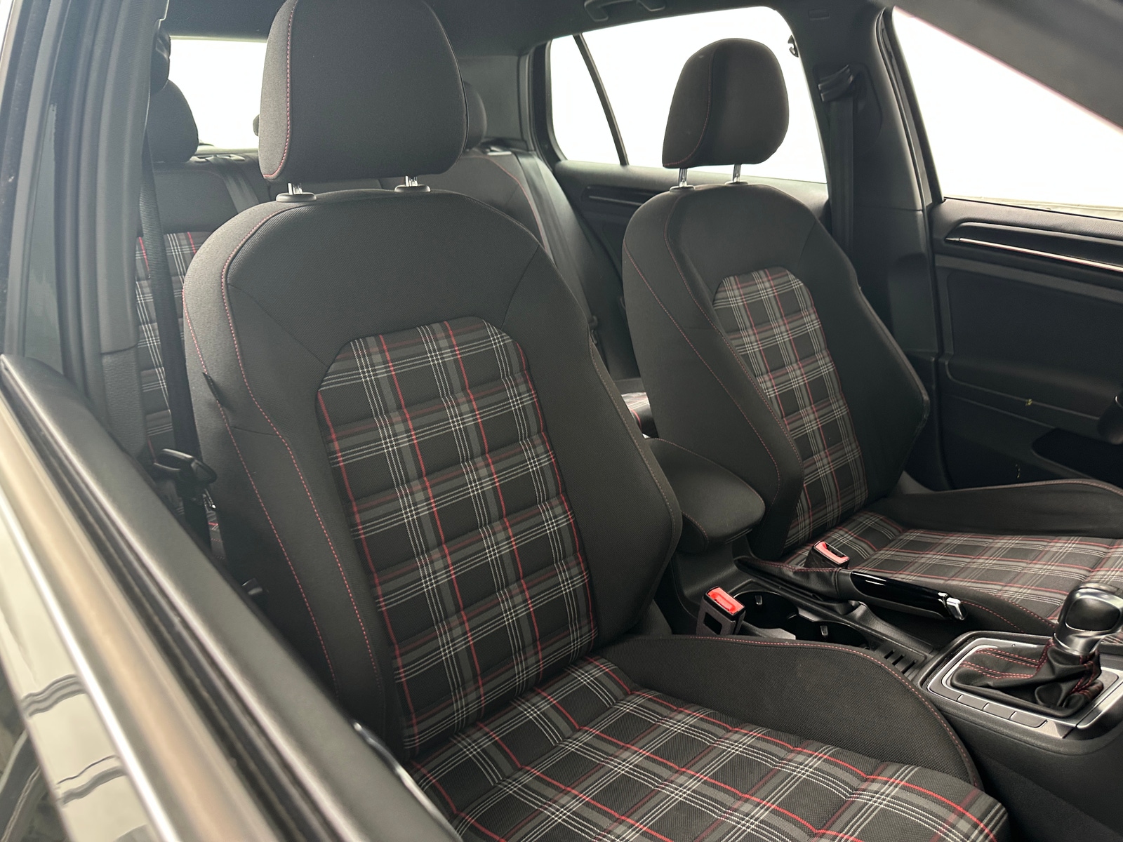 Thumbnail: 2017 Volkswagen Golf - 2