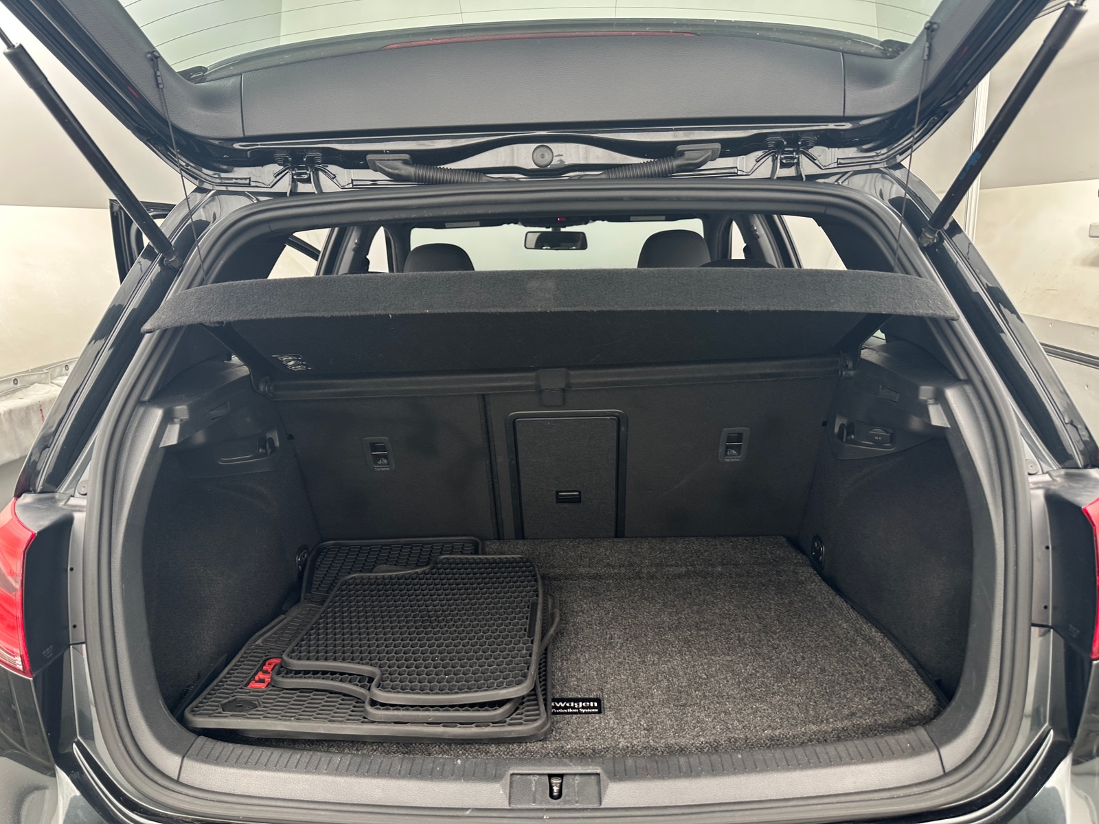 Thumbnail: 2017 Volkswagen Golf - 7