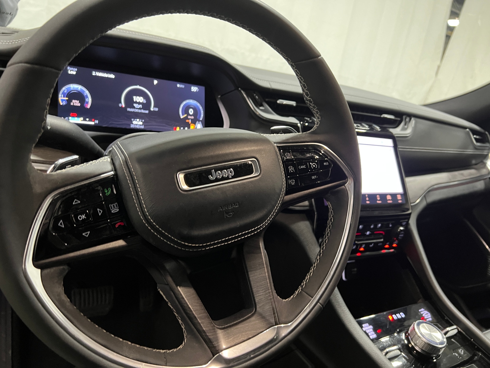 Thumbnail: 2023 Jeep Grand Cherokee L - 4