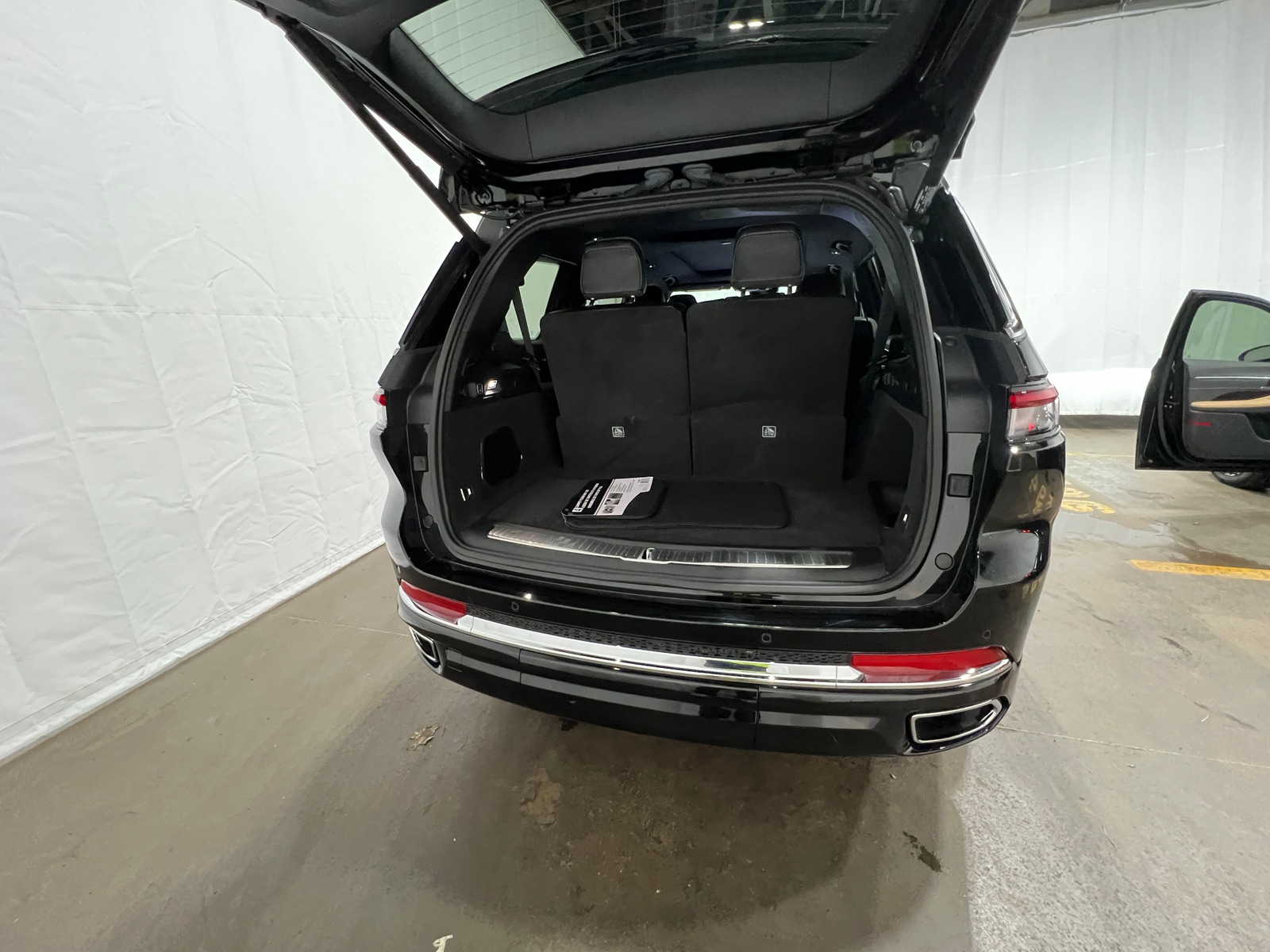 Thumbnail: 2023 Jeep Grand Cherokee L - 6