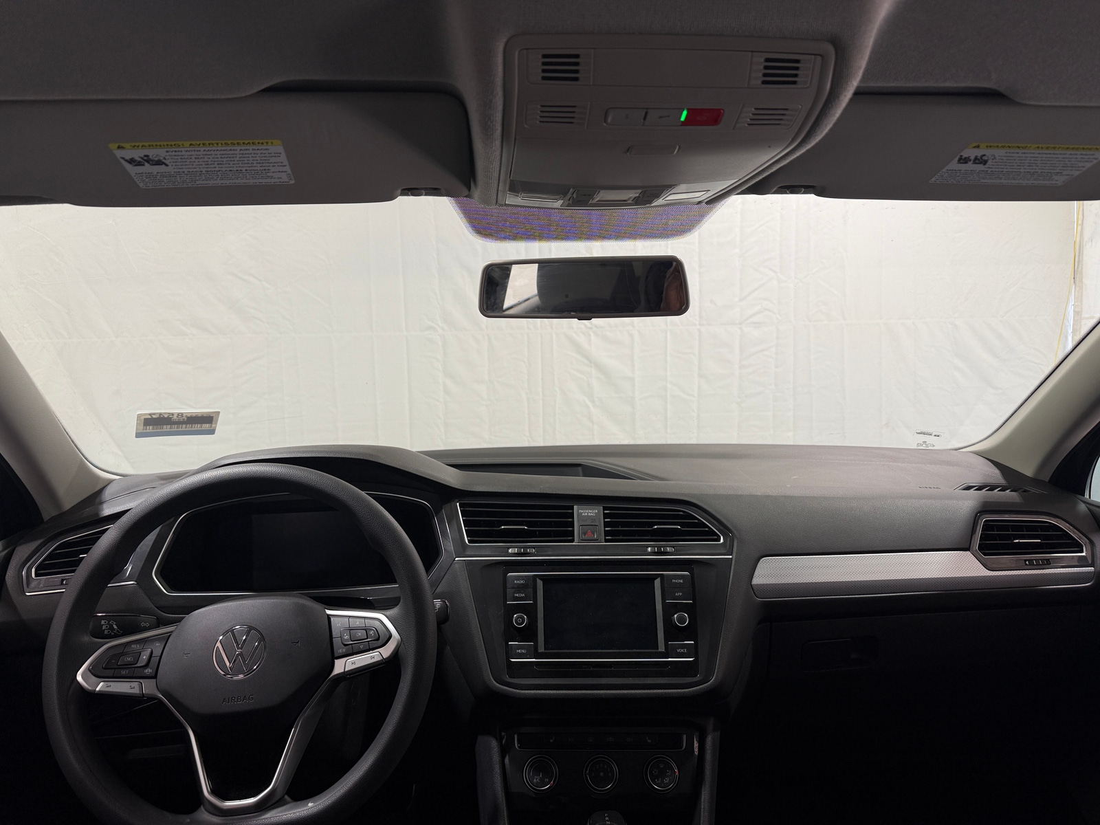 Thumbnail: 2022 Volkswagen Tiguan - 3