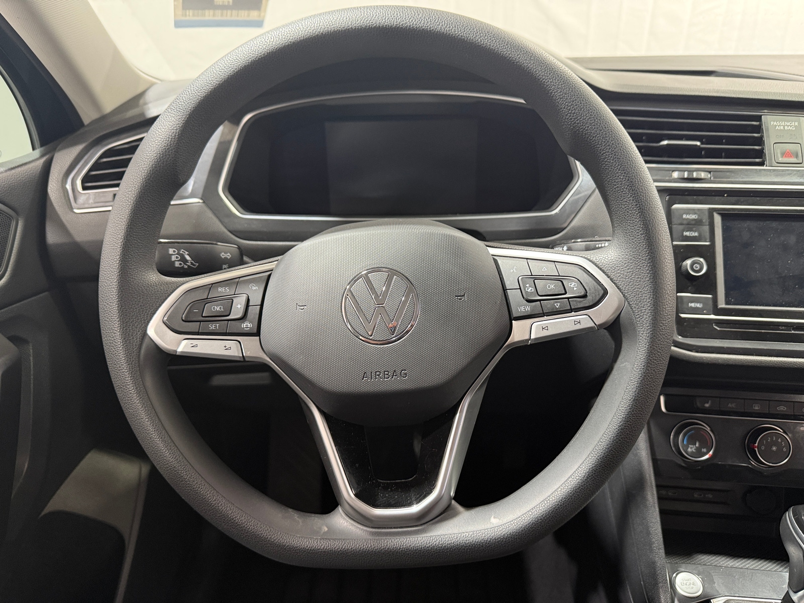 Thumbnail: 2022 Volkswagen Tiguan - 5