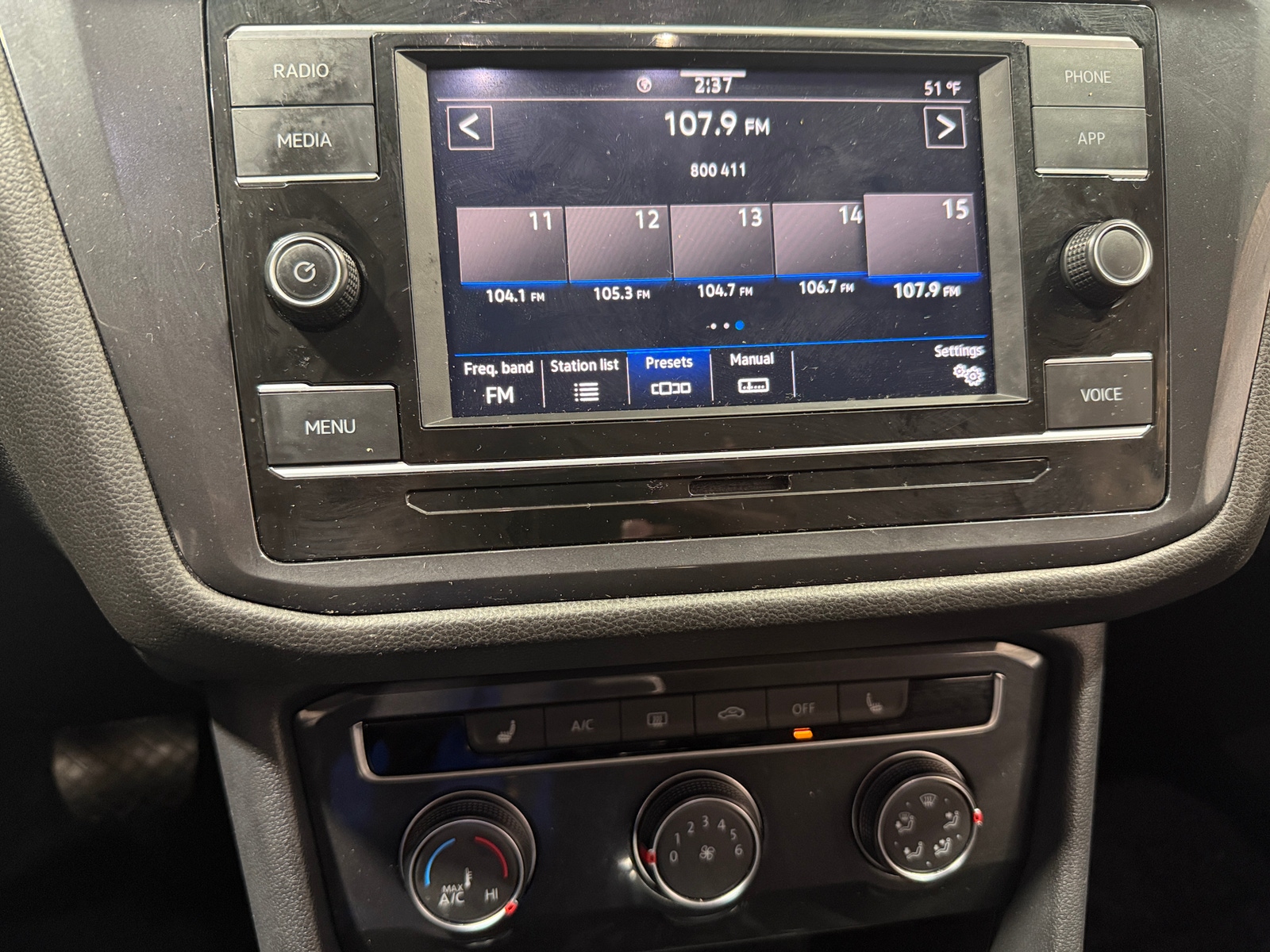 Thumbnail: 2022 Volkswagen Tiguan - 4