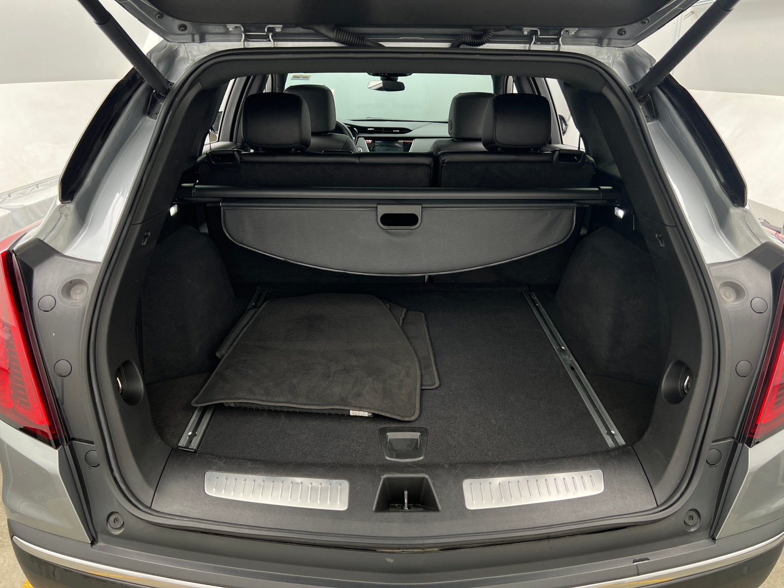 Thumbnail: 2025 Cadillac XT5 - 6