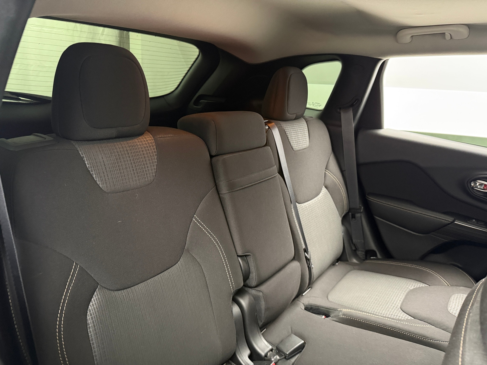 Thumbnail: 2016 Jeep Cherokee - 6