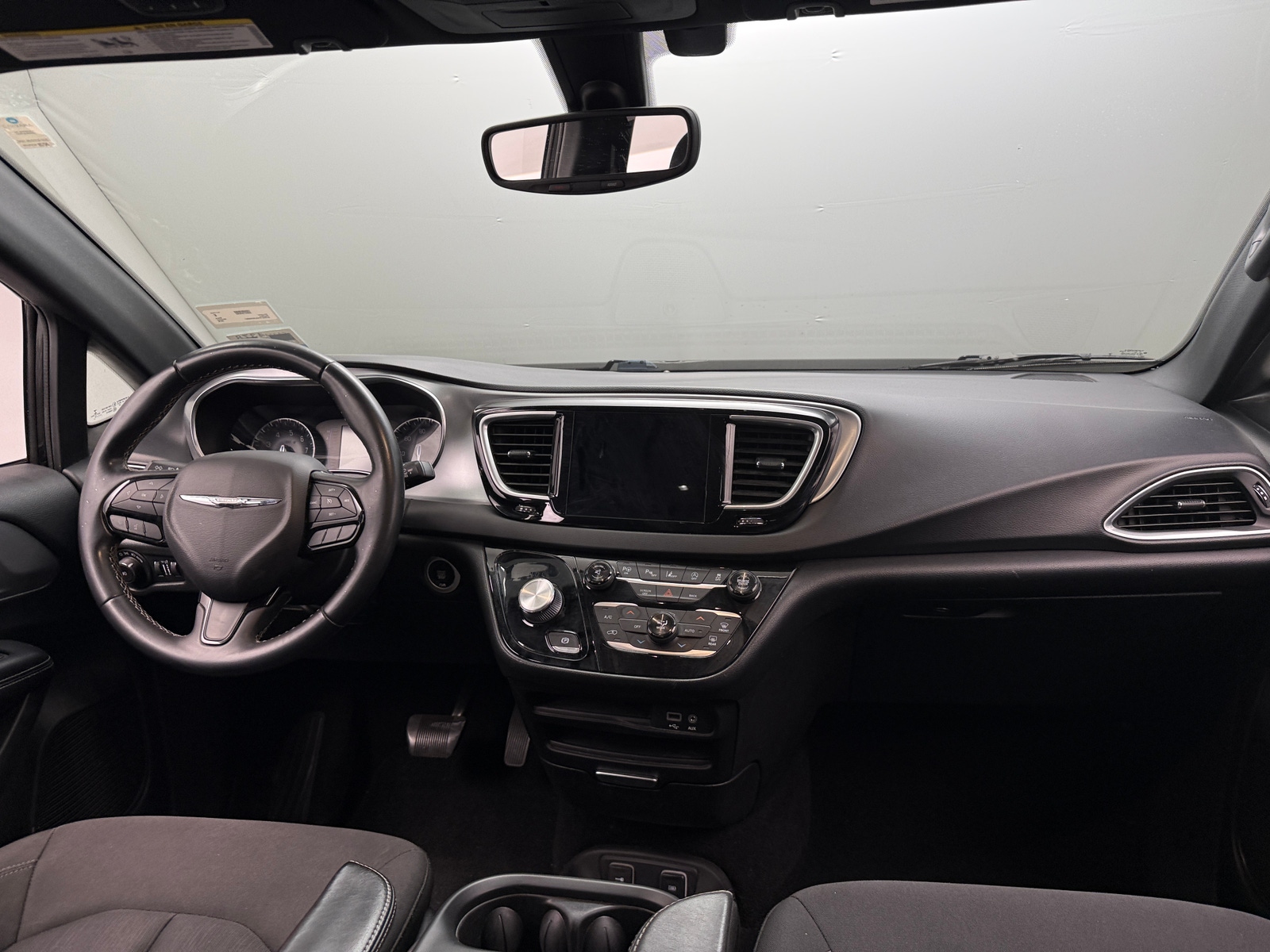 Thumbnail: 2018 Chrysler Pacifica - 3