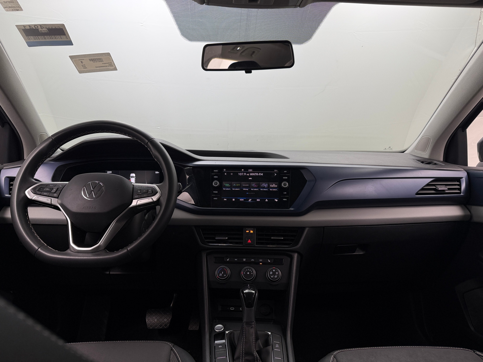 Thumbnail: 2022 Volkswagen Taos - 3