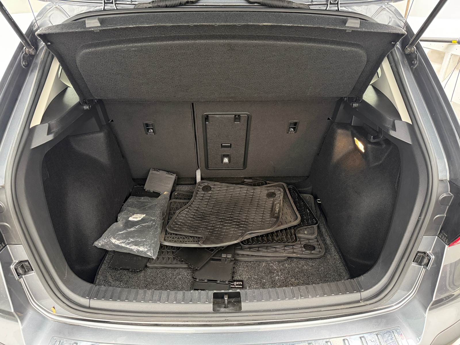 Thumbnail: 2022 Volkswagen Taos - 7