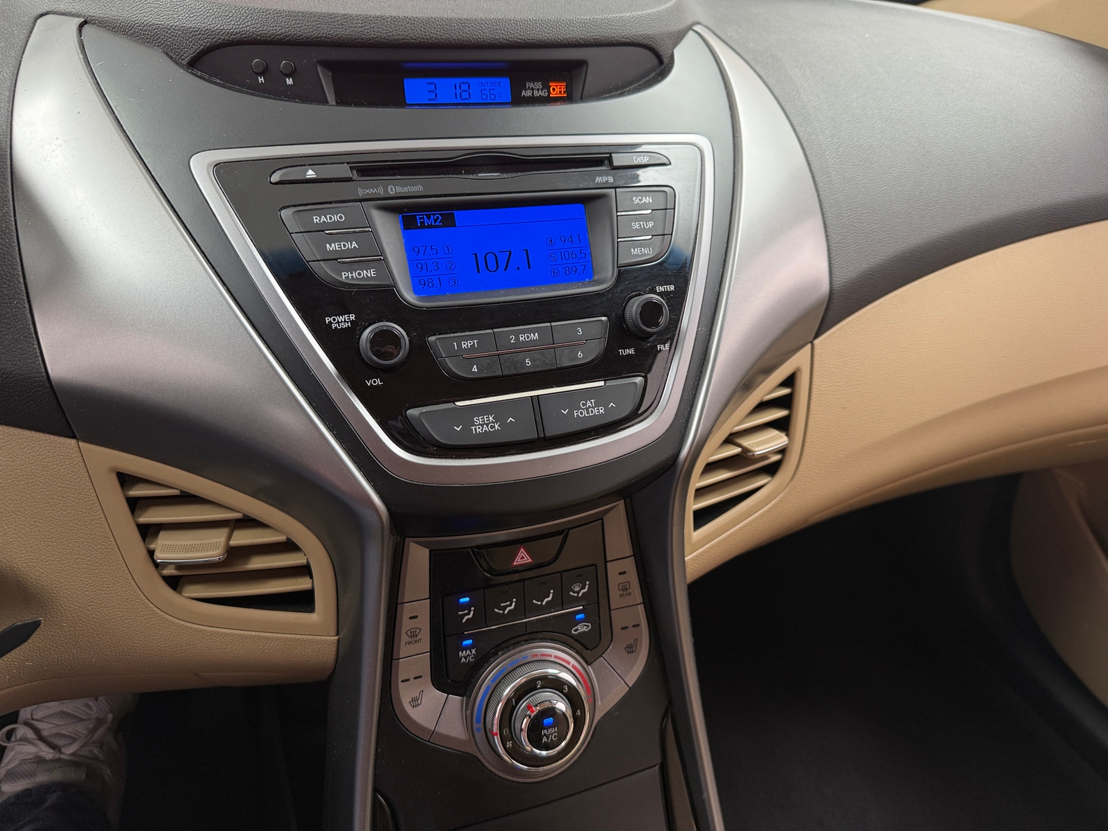 Thumbnail: 2013 Hyundai Elantra - 4