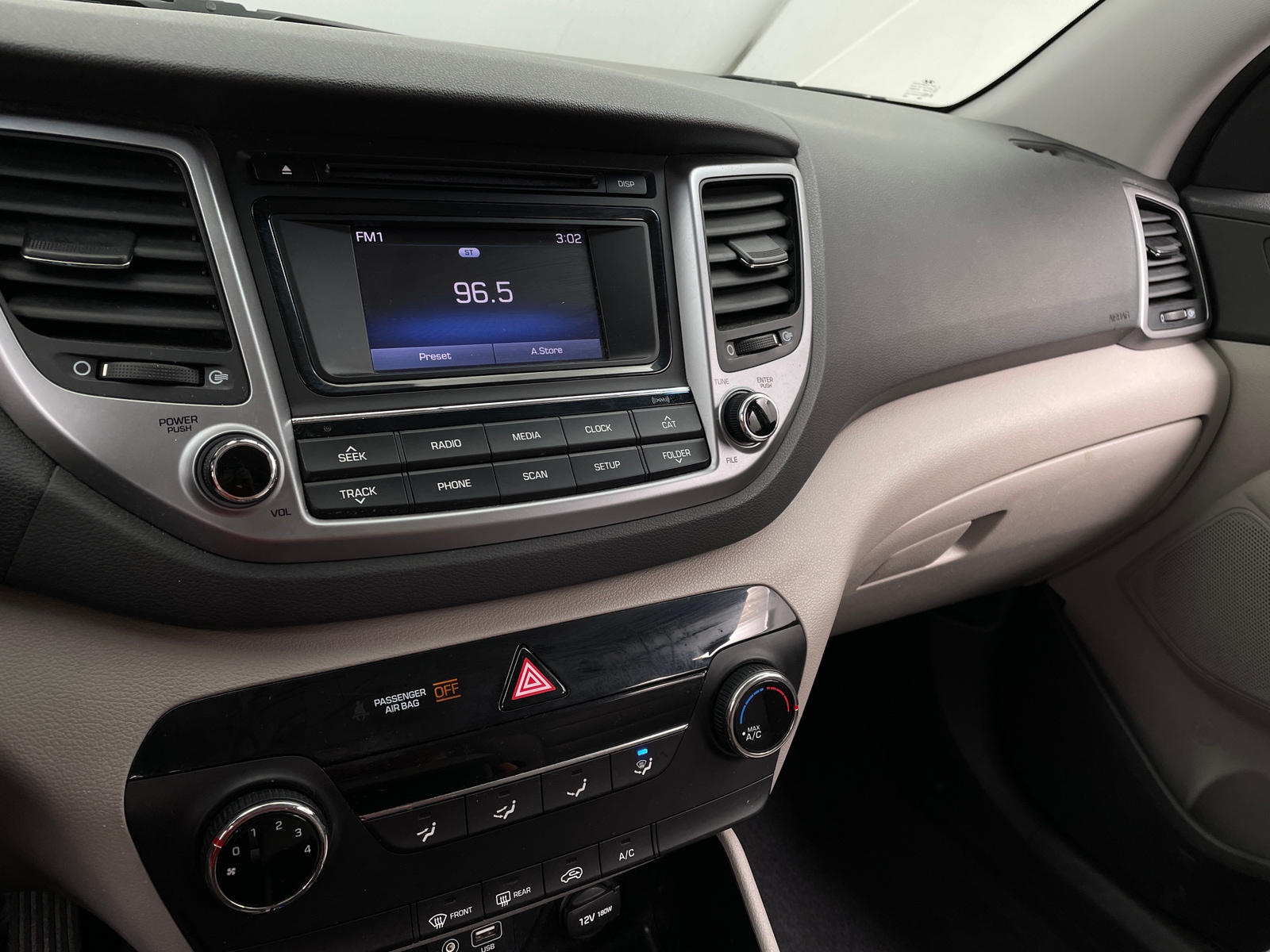 Thumbnail: 2016 Hyundai Tucson - 4