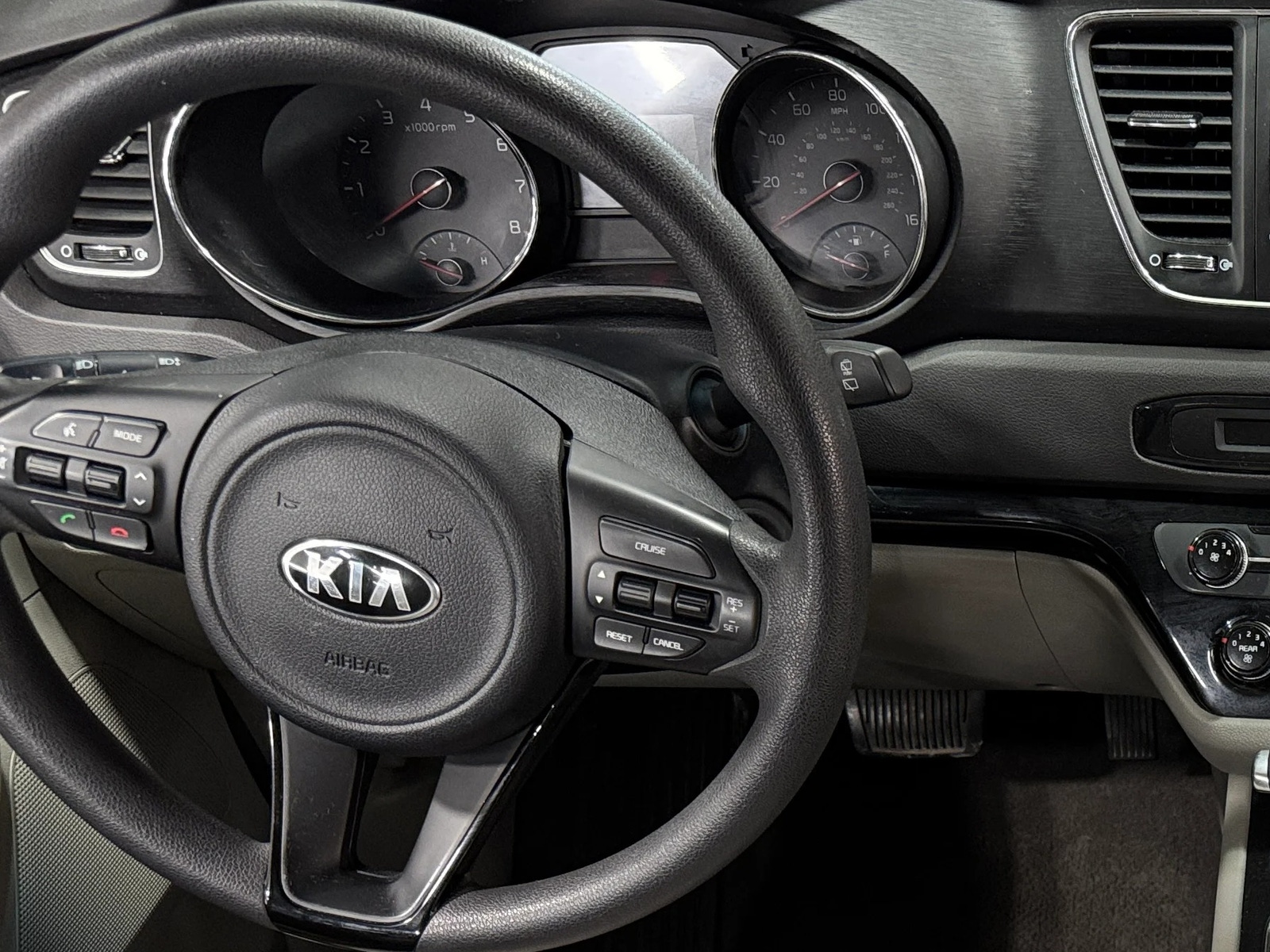 Thumbnail: 2018 Kia Sedona - 5