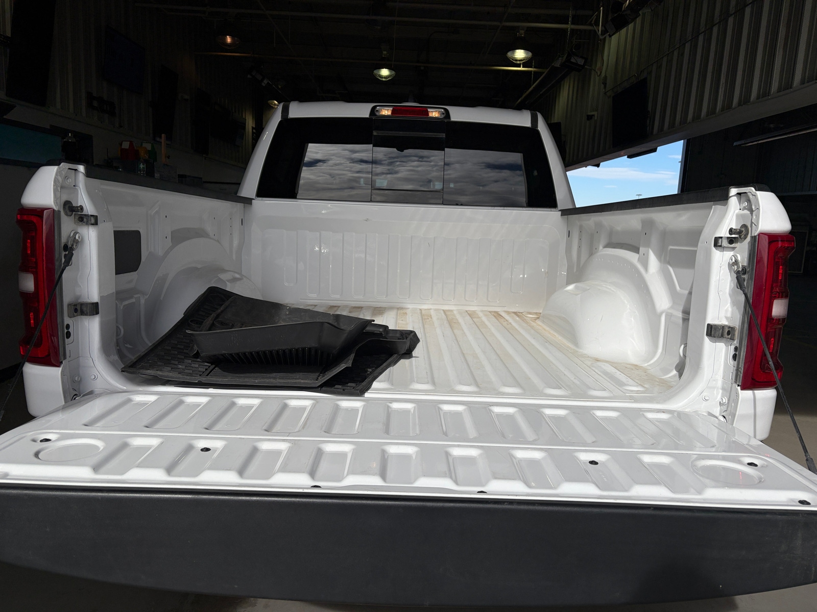 Thumbnail: 2025 RAM 1500 - 7