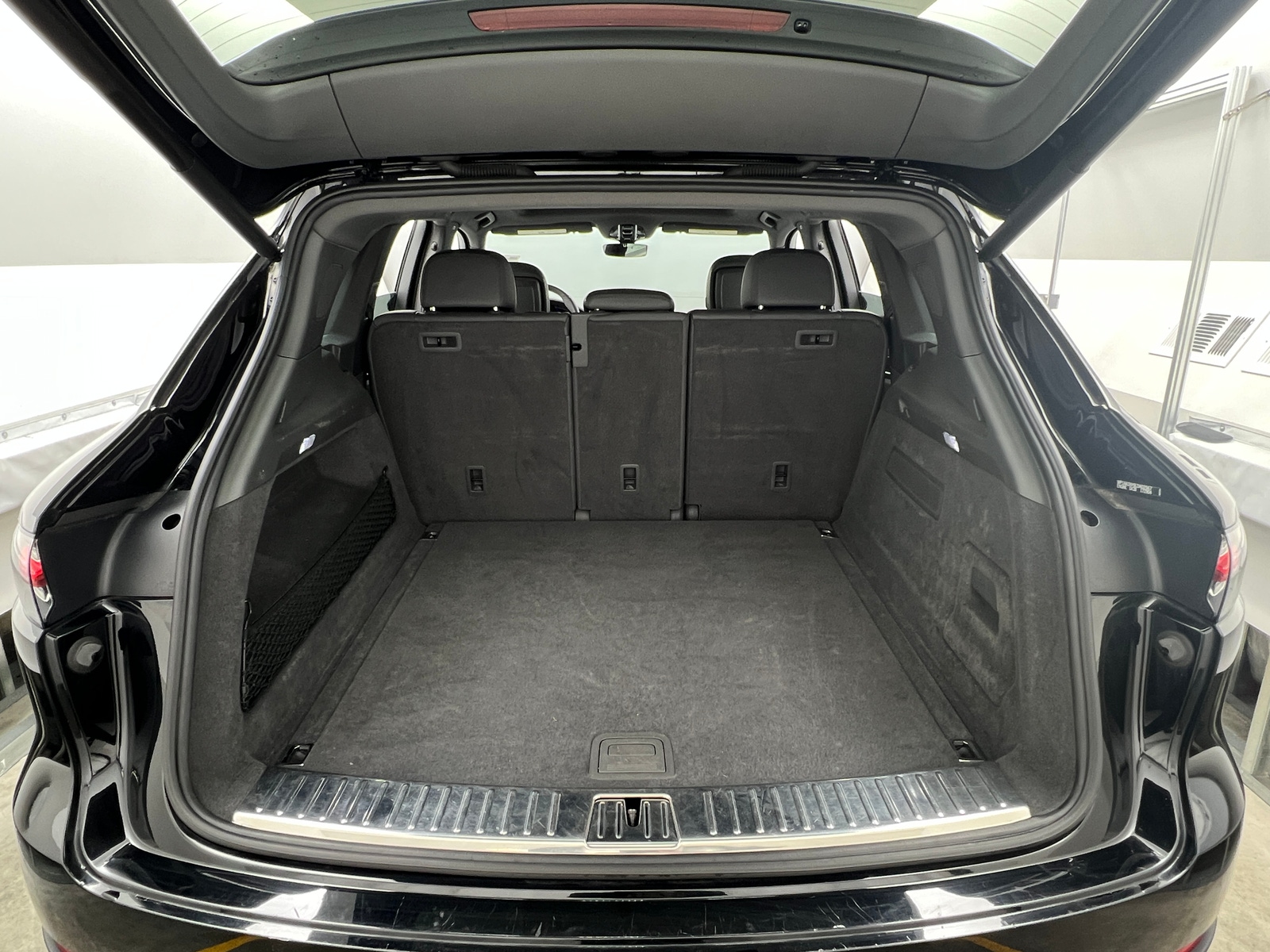 Thumbnail: 2020 Porsche Cayenne - 6