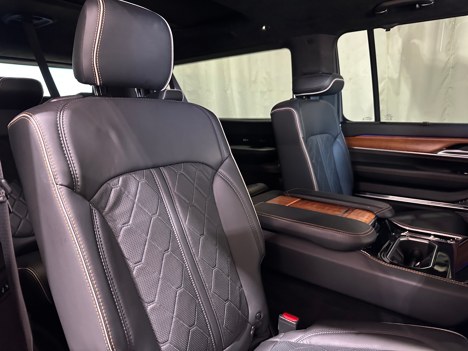 Thumbnail: 2023 Jeep Grand Wagoneer L - 5