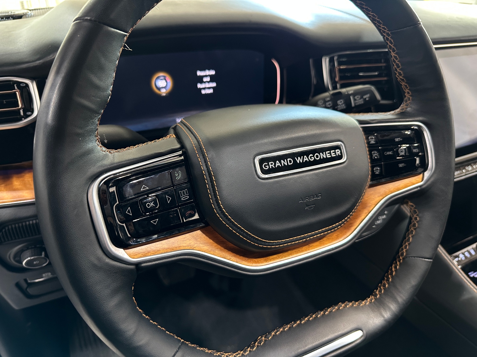 Thumbnail: 2023 Jeep Grand Wagoneer L - 4