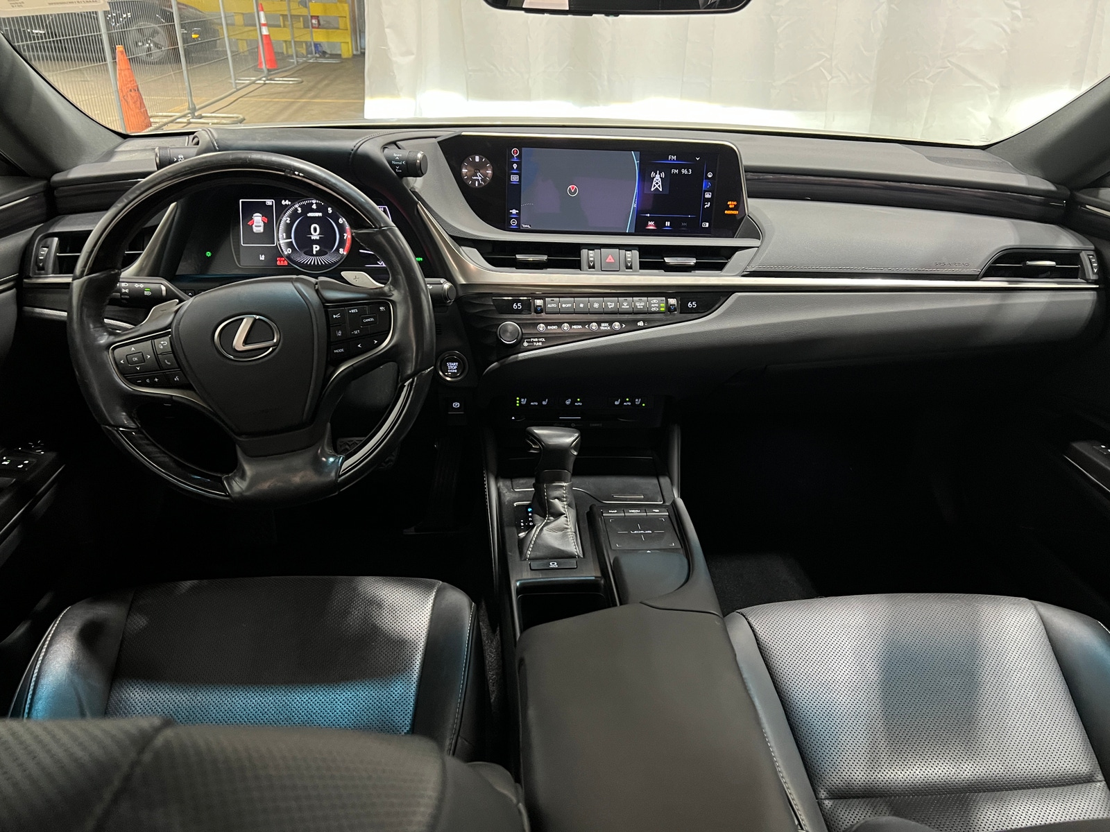 Thumbnail: 2019 Lexus ES - 2