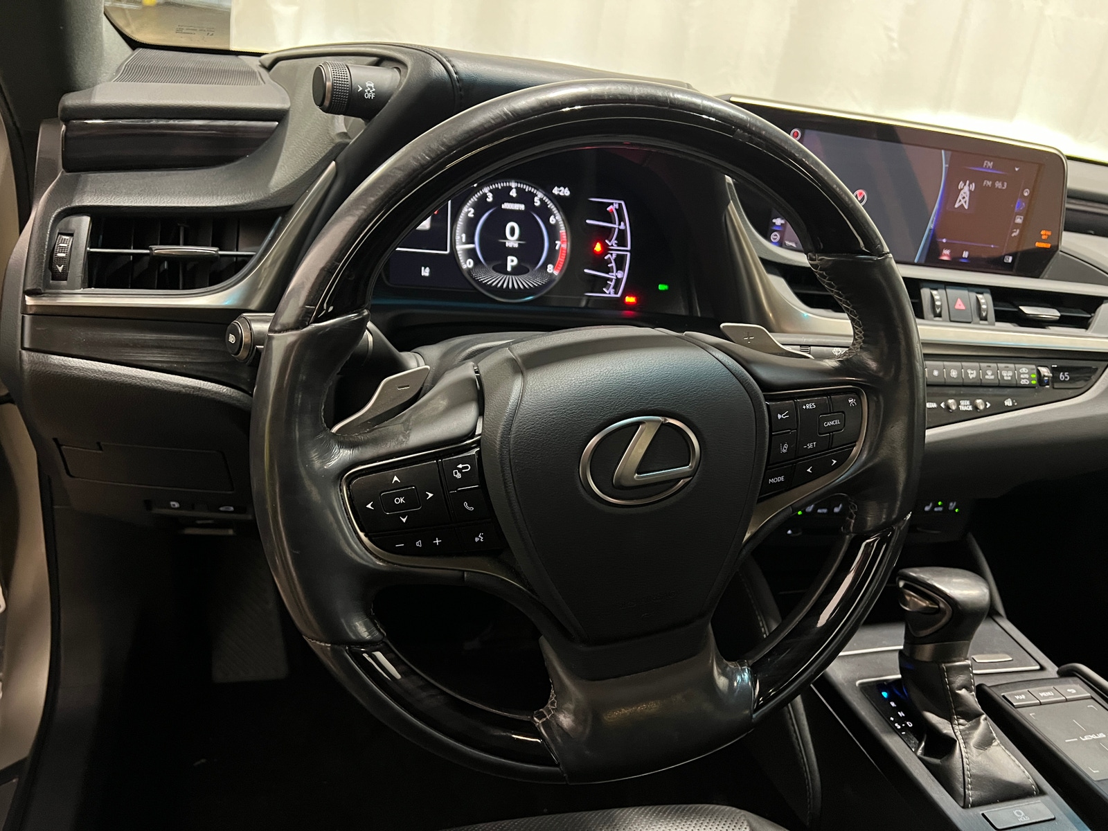 Thumbnail: 2019 Lexus ES - 4