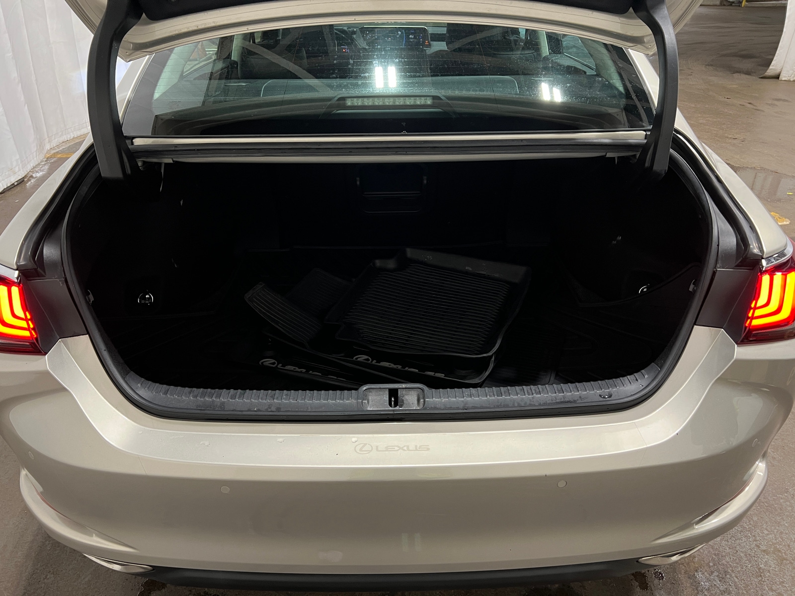 Thumbnail: 2019 Lexus ES - 6