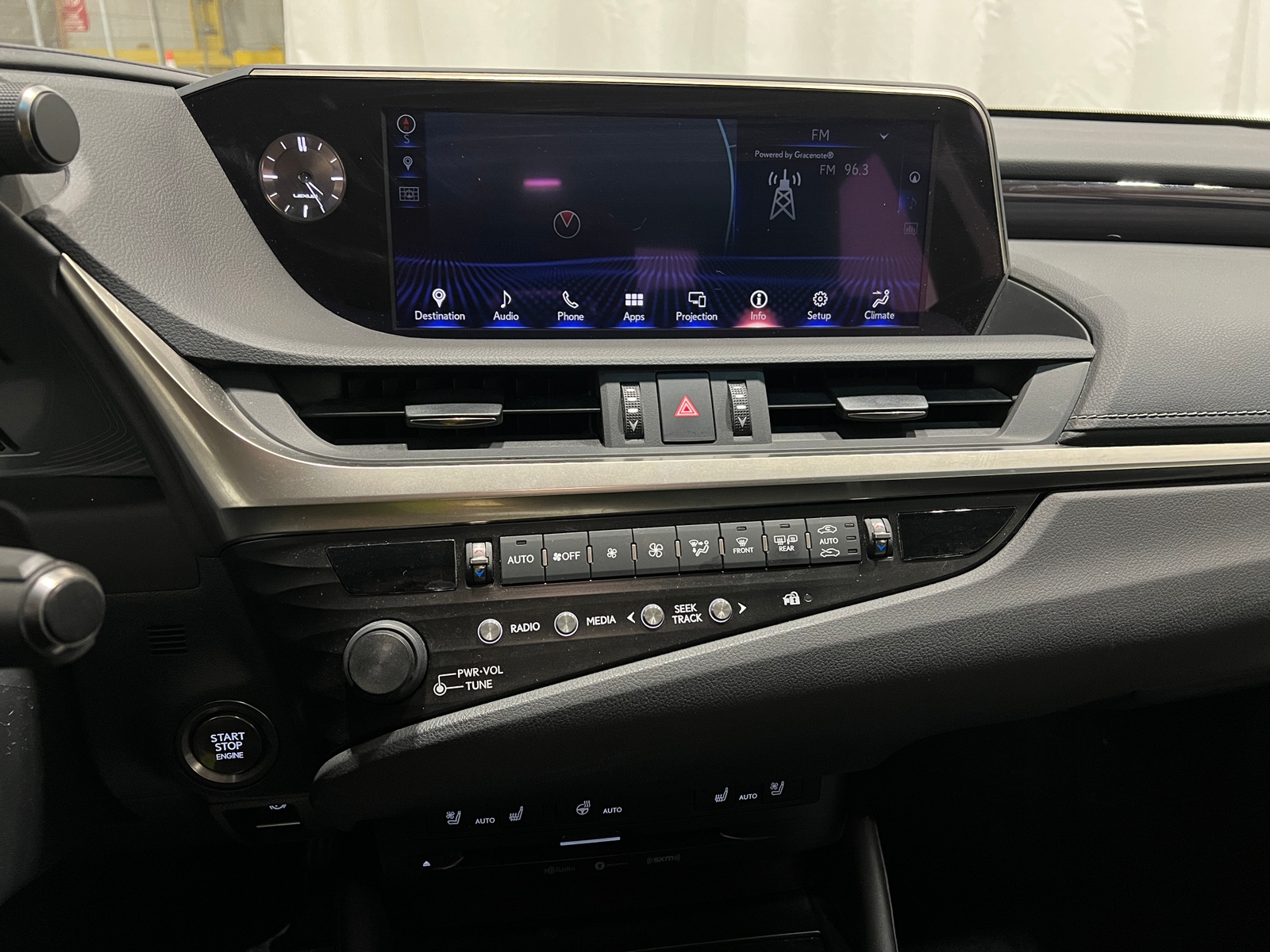 Thumbnail: 2019 Lexus ES - 3