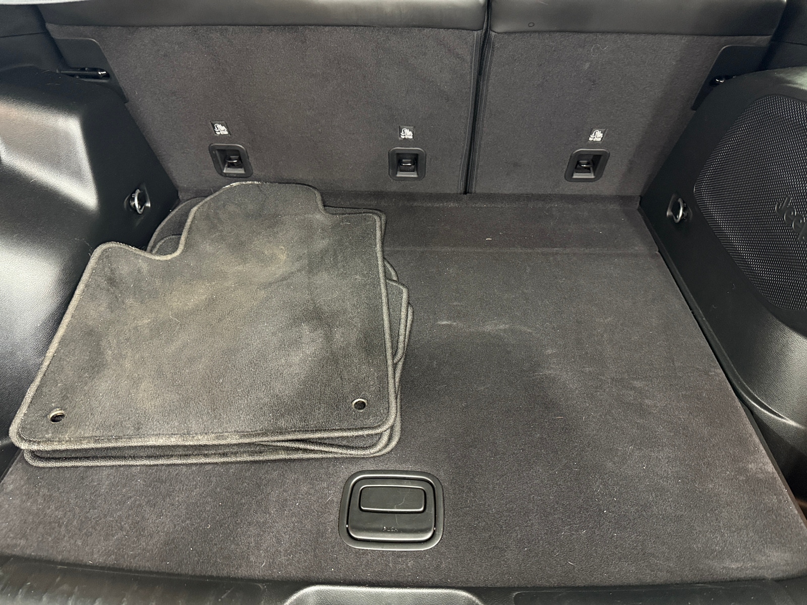 Thumbnail: 2020 Jeep Cherokee - 6