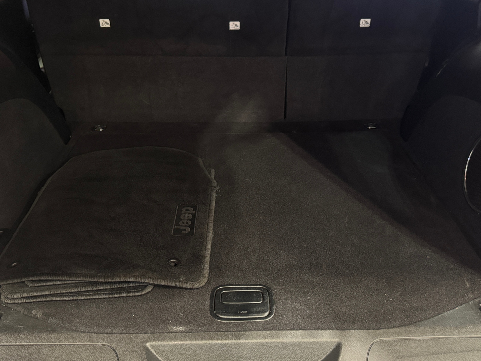 Thumbnail: 2015 Jeep Grand Cherokee - 7