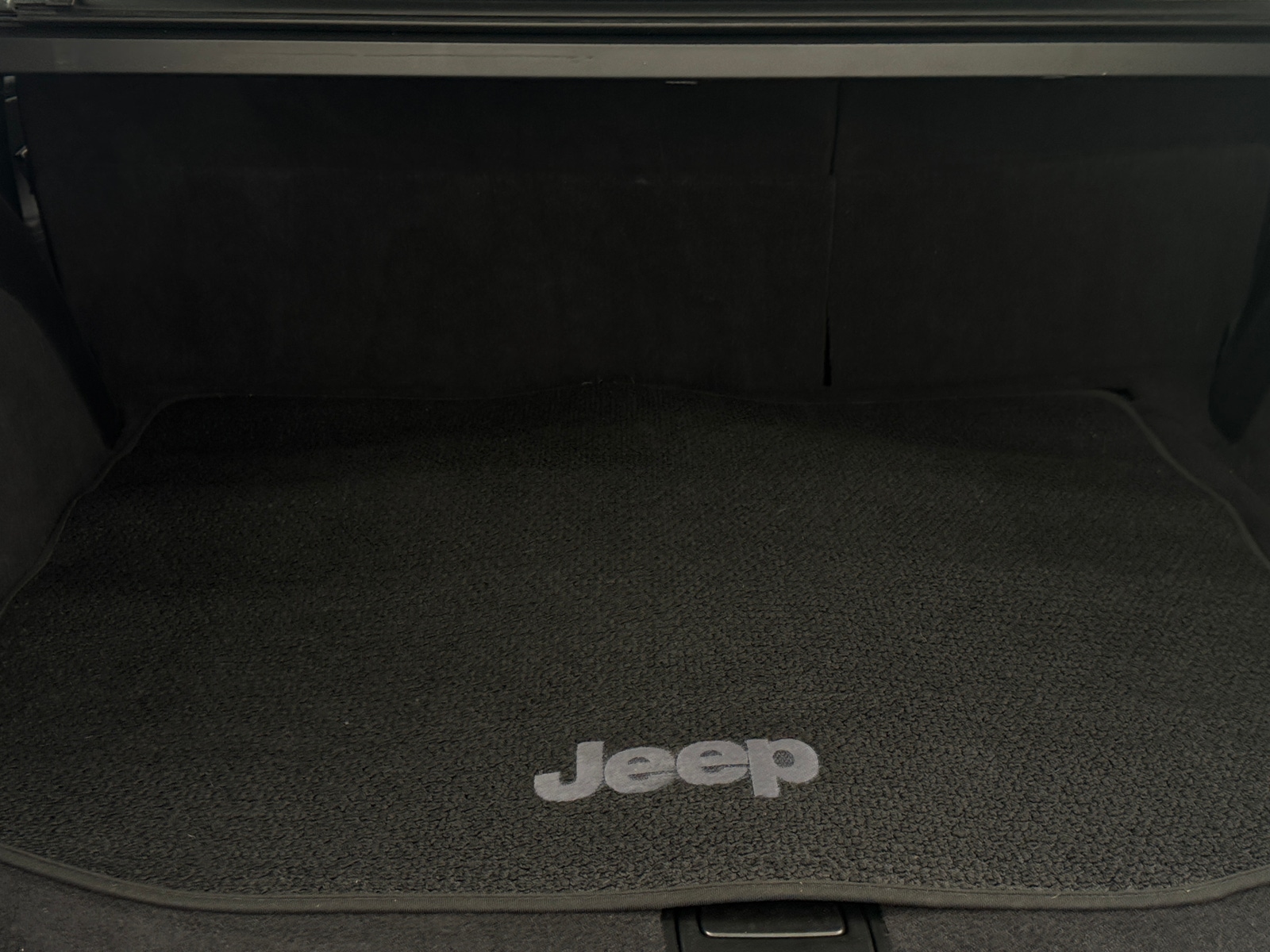 Thumbnail: 2020 Jeep Grand Cherokee - 6