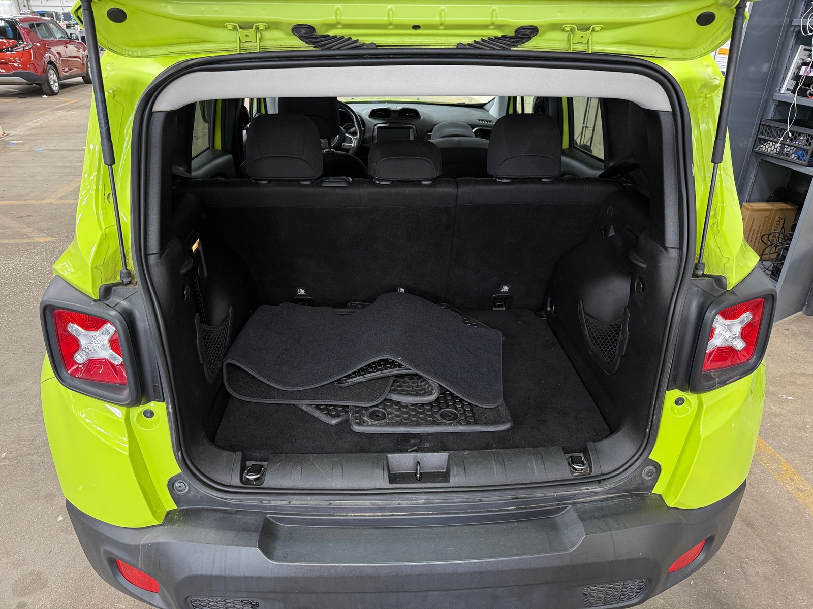 Thumbnail: 2018 Jeep Renegade - 7