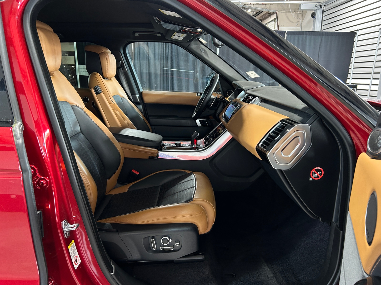 Thumbnail: 2018 Land Rover Range Rover Sport - 2