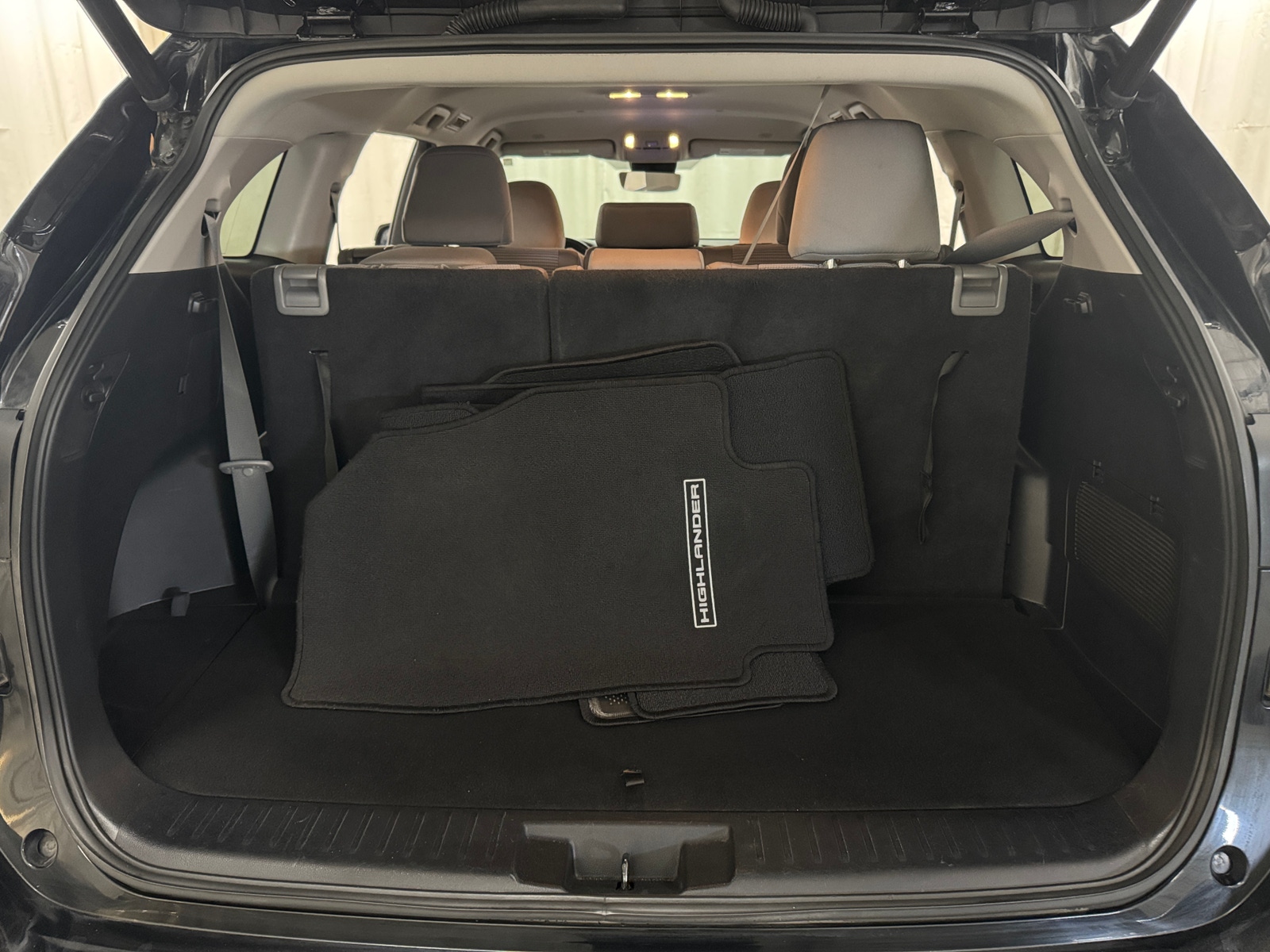 Thumbnail: 2023 Toyota Highlander - 7