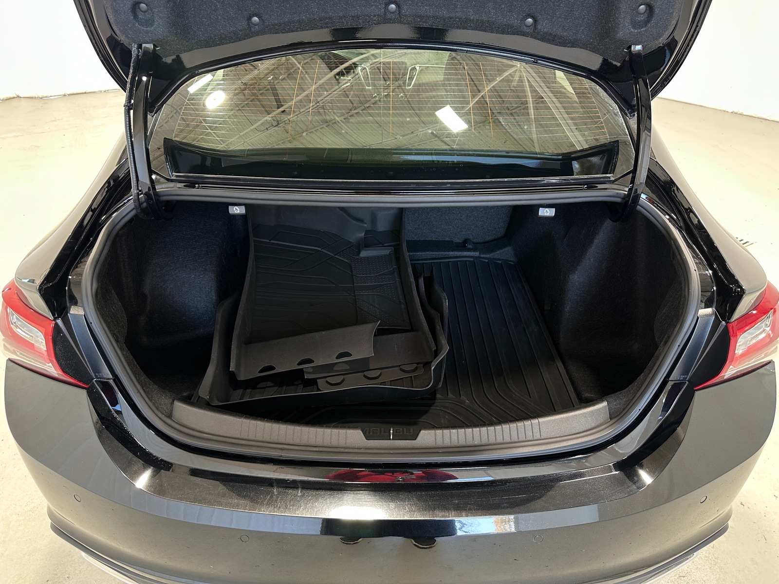 Thumbnail: 2022 Chevrolet Malibu - 6