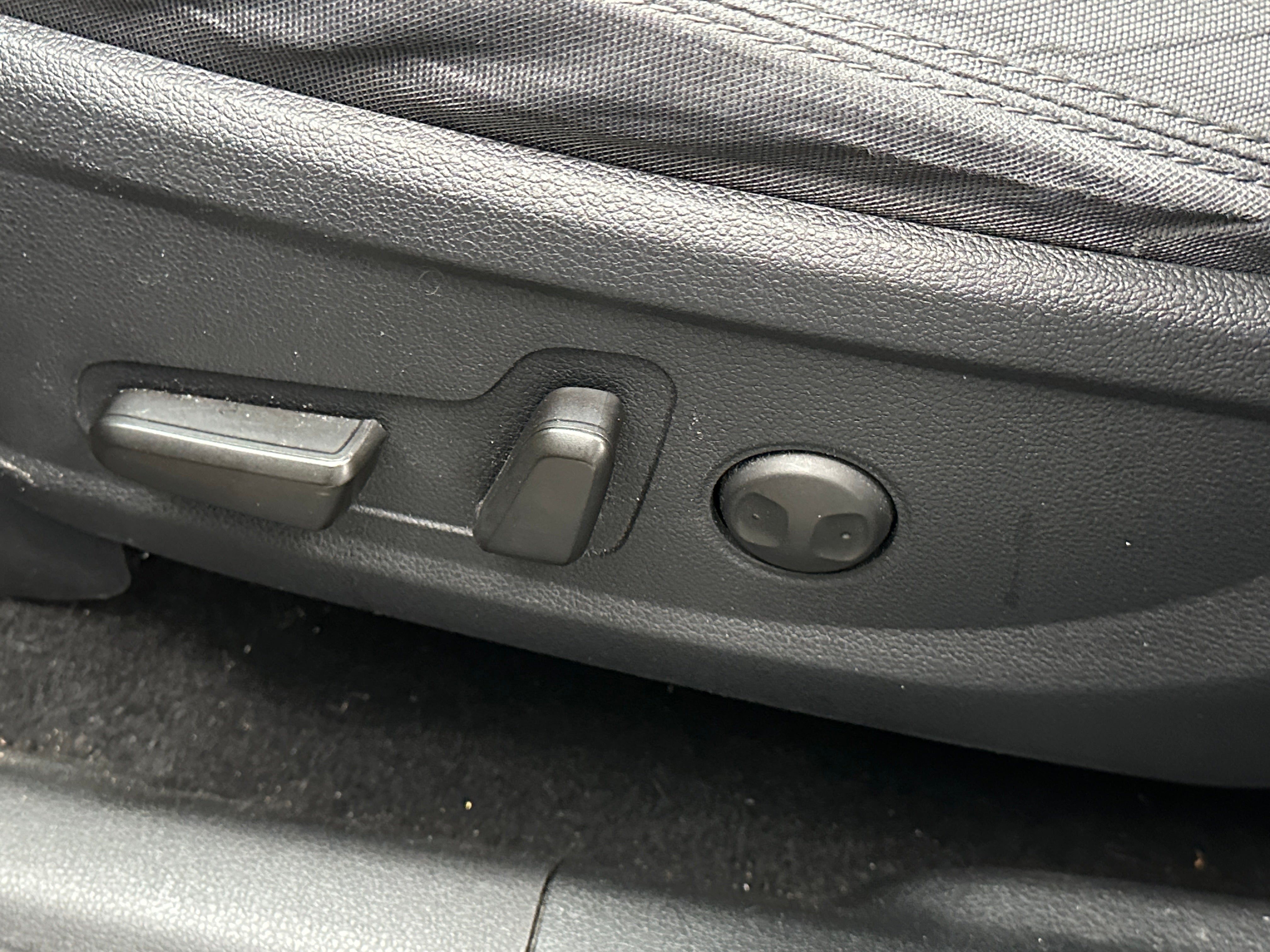 Used 2020 Hyundai Santa Fe SEL with VIN 5NMS33AD5LH223285 for sale in Eagan, Minnesota