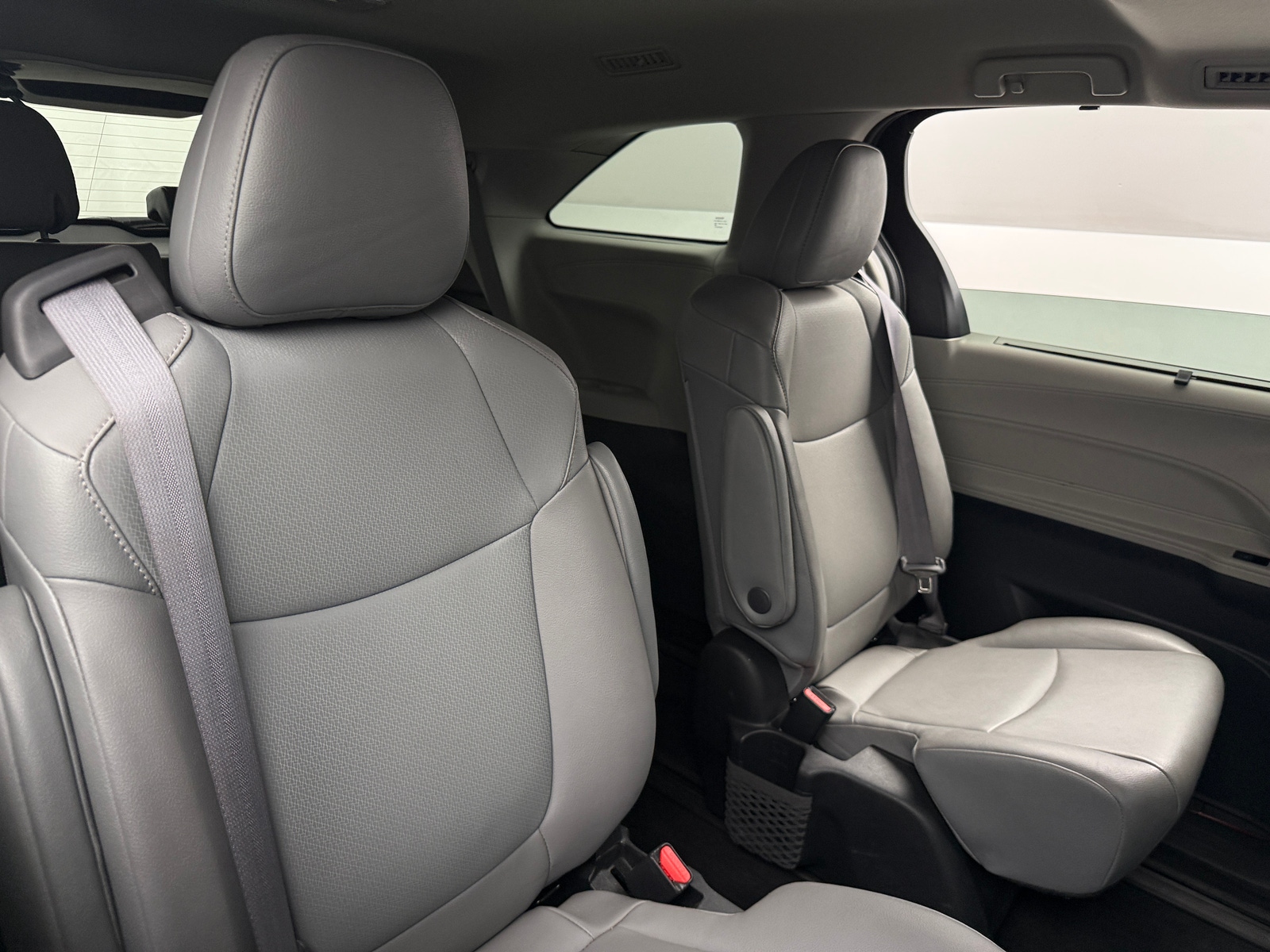 Thumbnail: 2022 Toyota Sienna - 5