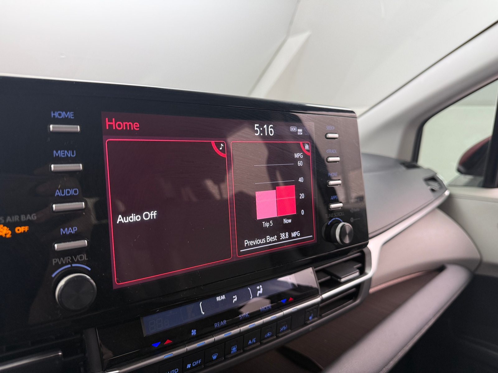 Thumbnail: 2022 Toyota Sienna - 3