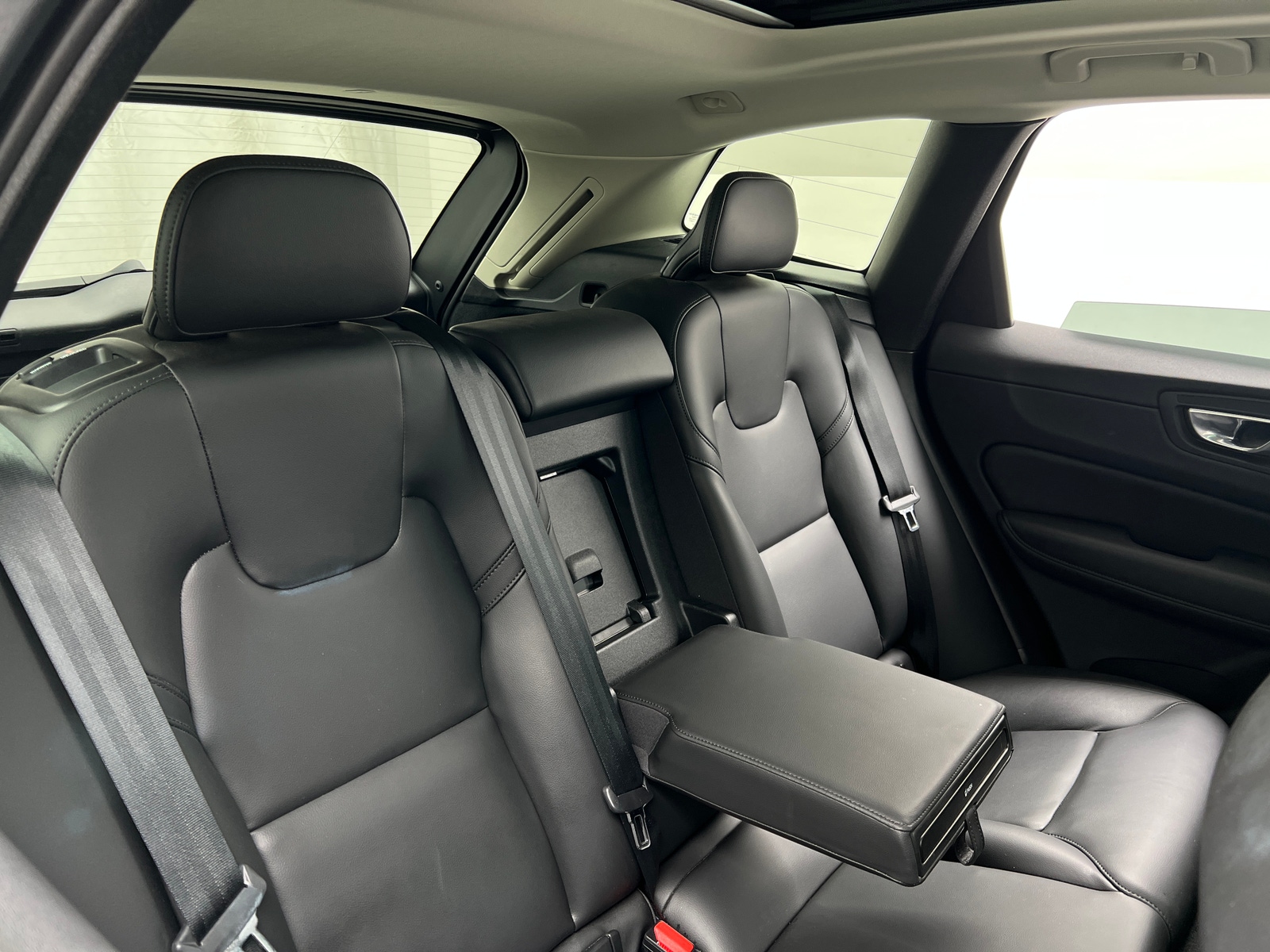 Thumbnail: 2025 Volvo XC60 - 6