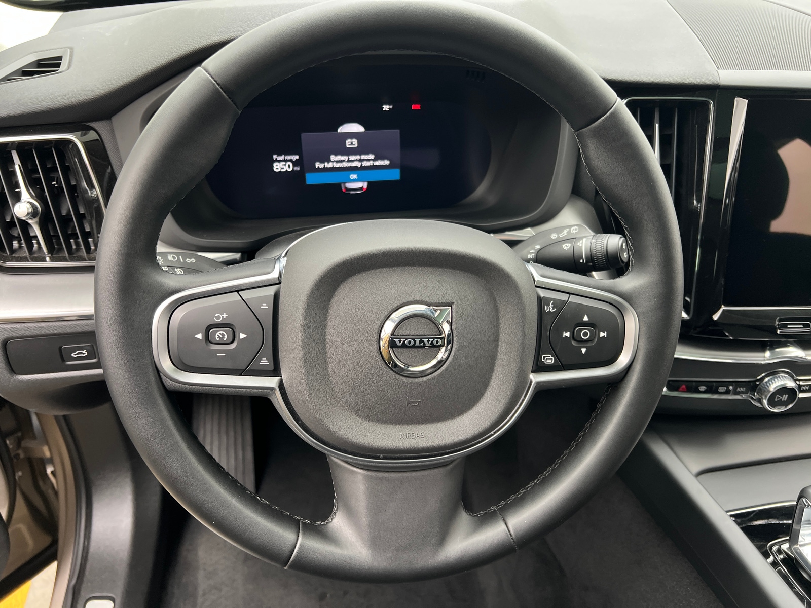 Thumbnail: 2025 Volvo XC60 - 5