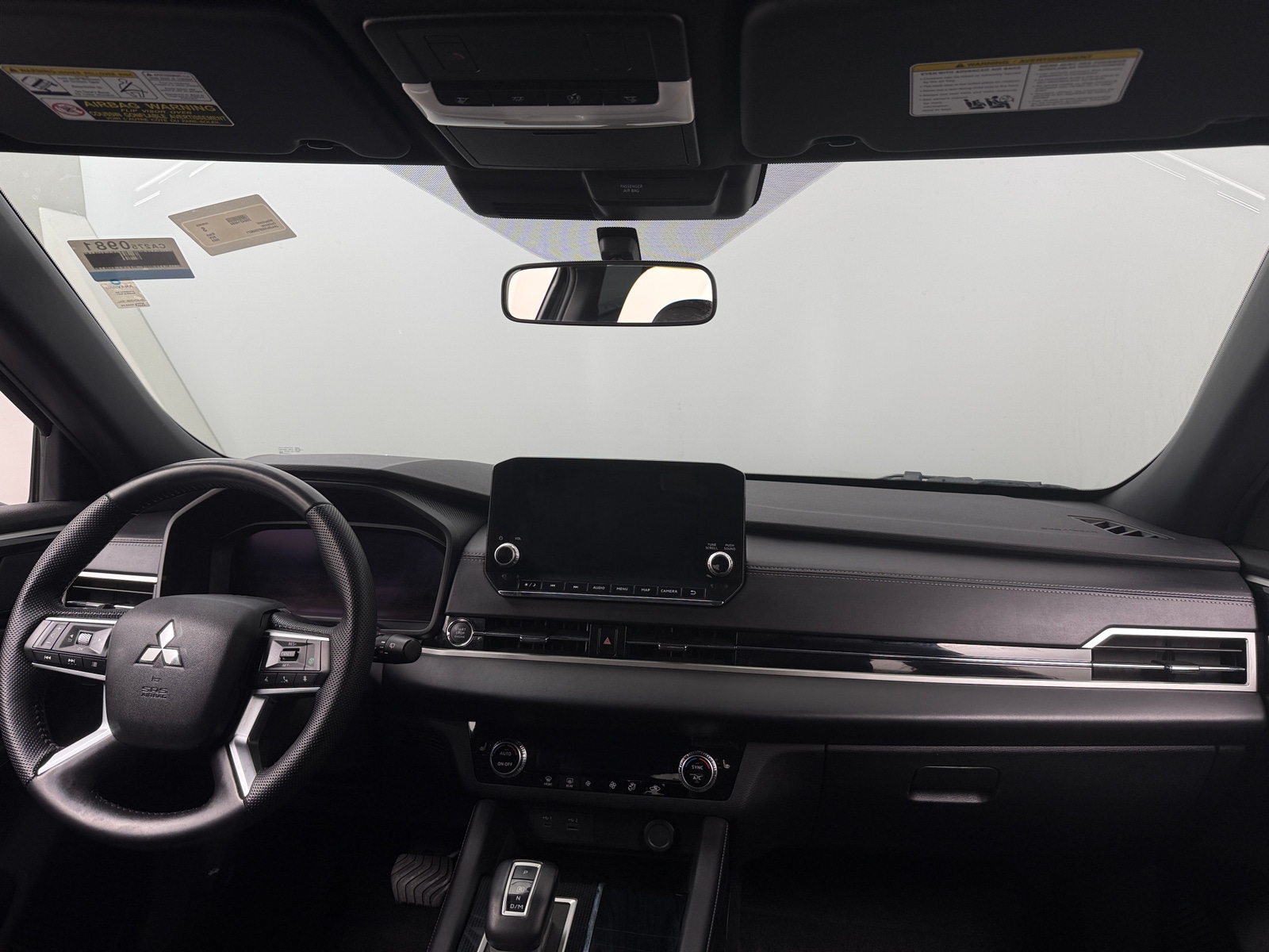 Thumbnail: 2023 Mitsubishi Outlander - 2